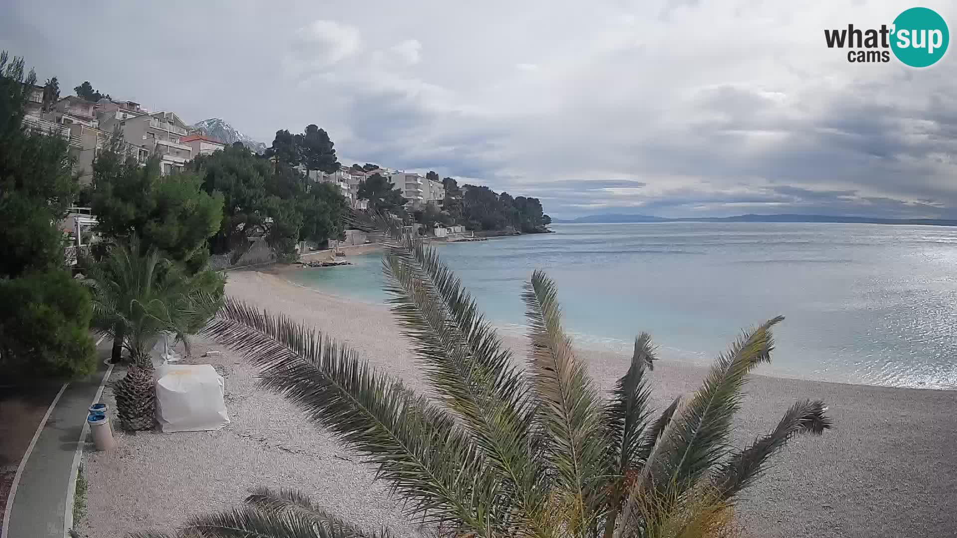 Web kamera Plaža Lučica Brela – Pogled uživo na jadransku obalu