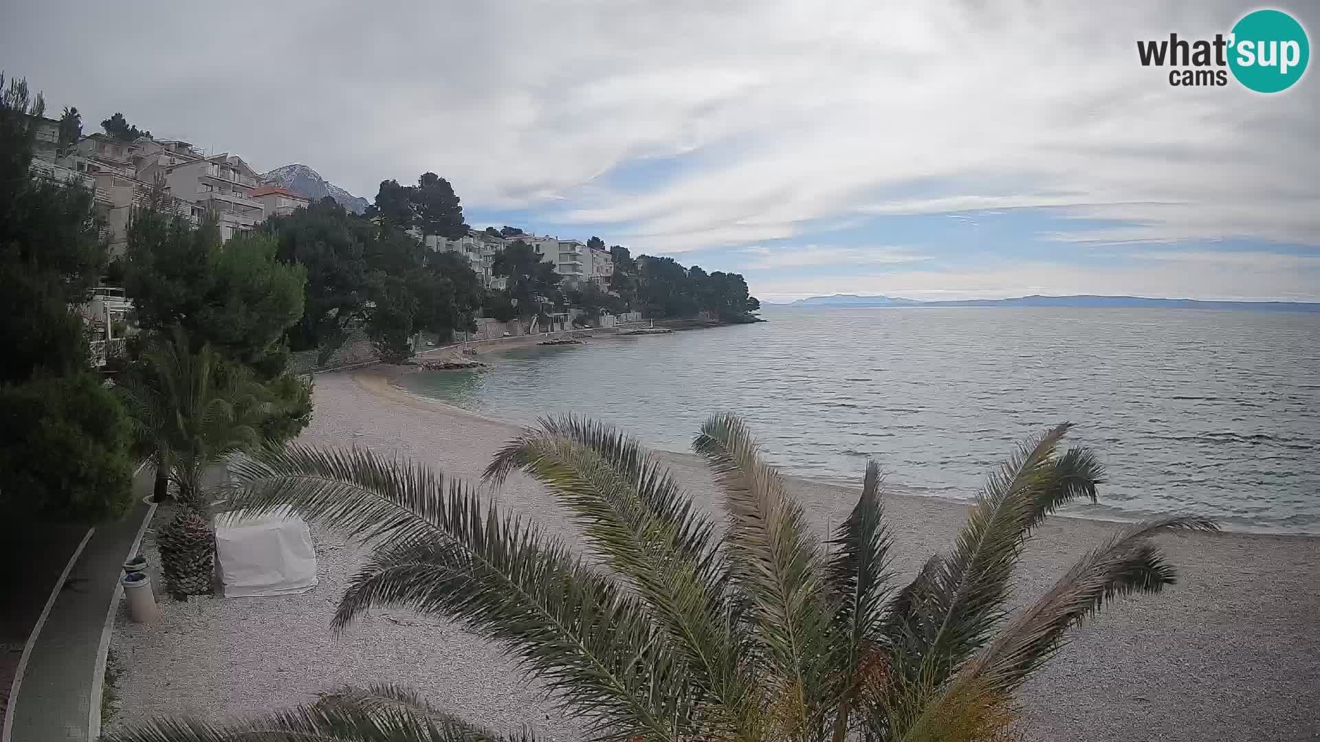 Spletna kamera Plaža Lučica Brela – Pogled v živo na Jadransko obalo