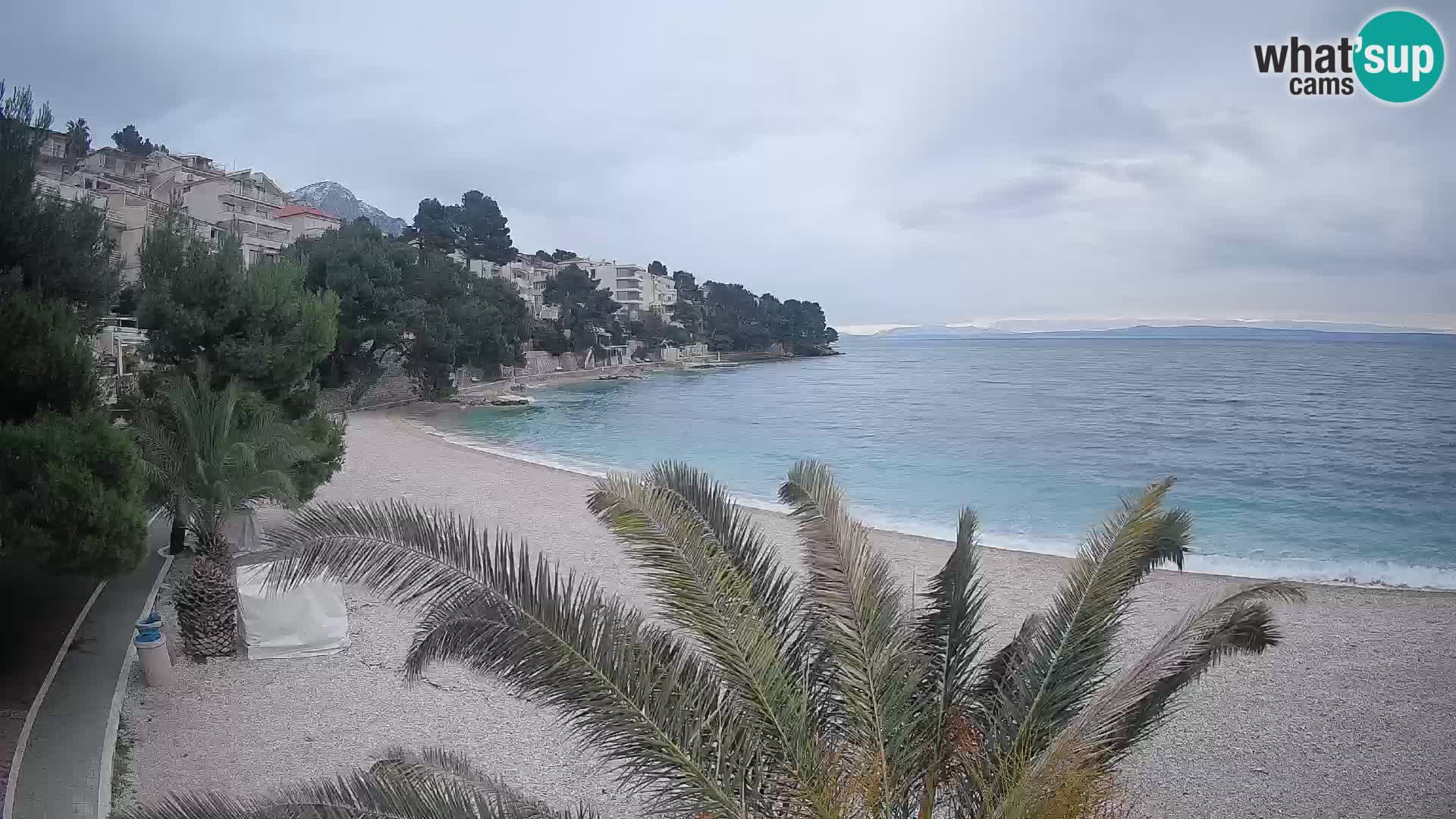 Web kamera Plaža Lučica Brela – Pogled uživo na jadransku obalu