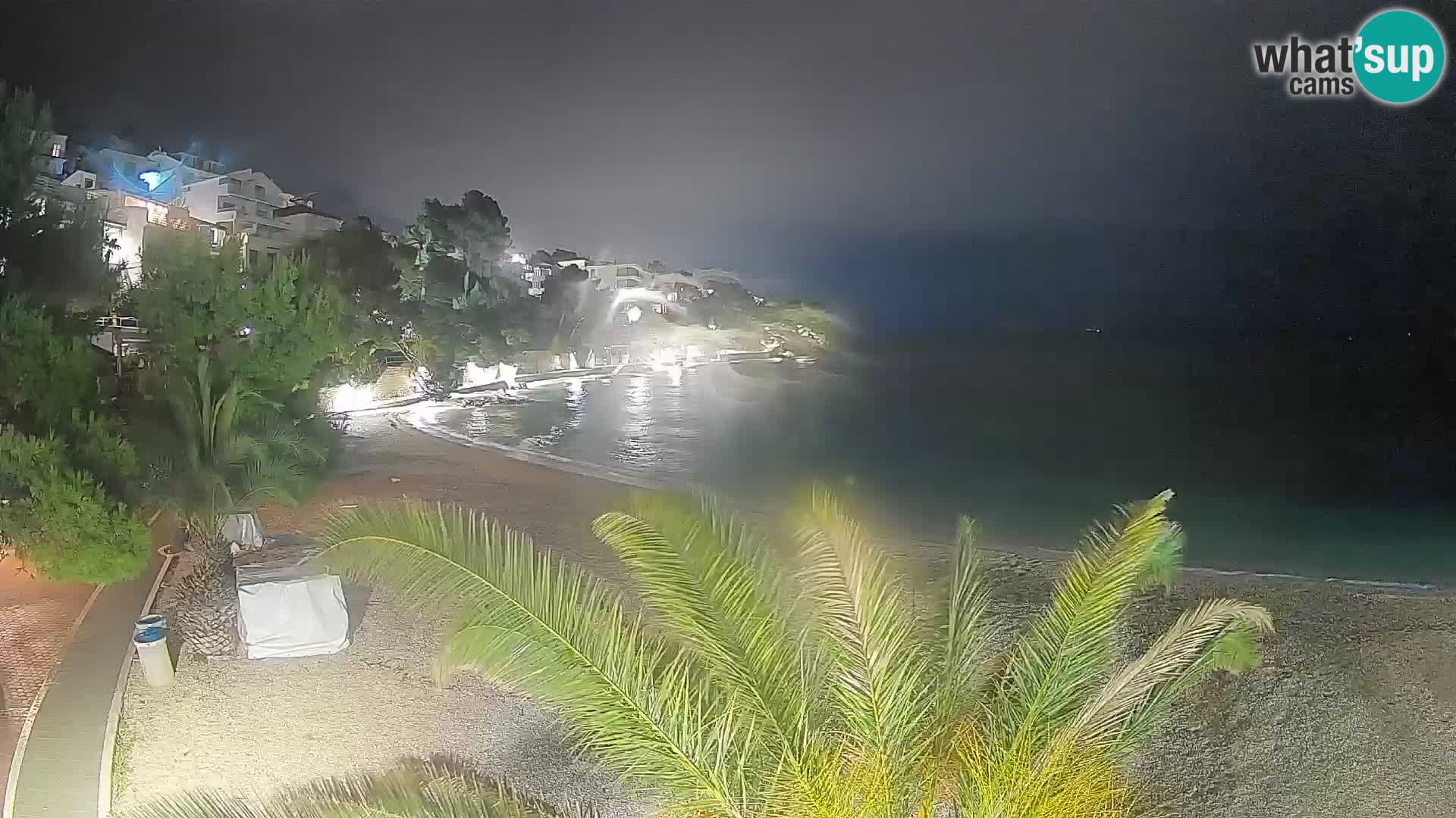 Spletna kamera Plaža Lučica Brela – Pogled v živo na Jadransko obalo