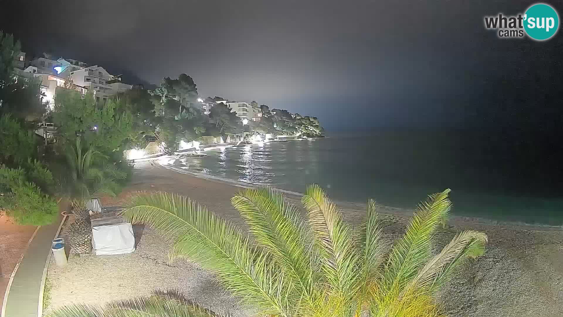 Web kamera Plaža Lučica Brela – Pogled uživo na jadransku obalu