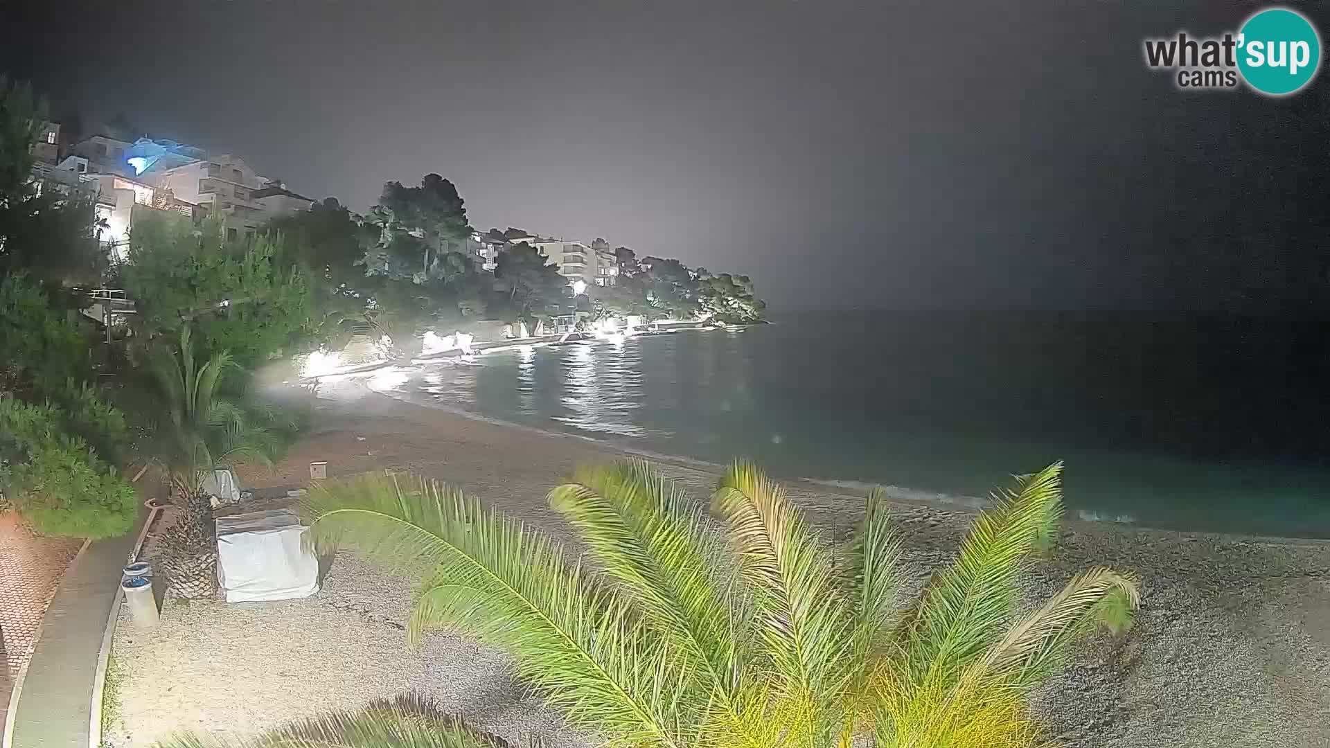 Web kamera Plaža Lučica Brela – Pogled uživo na jadransku obalu