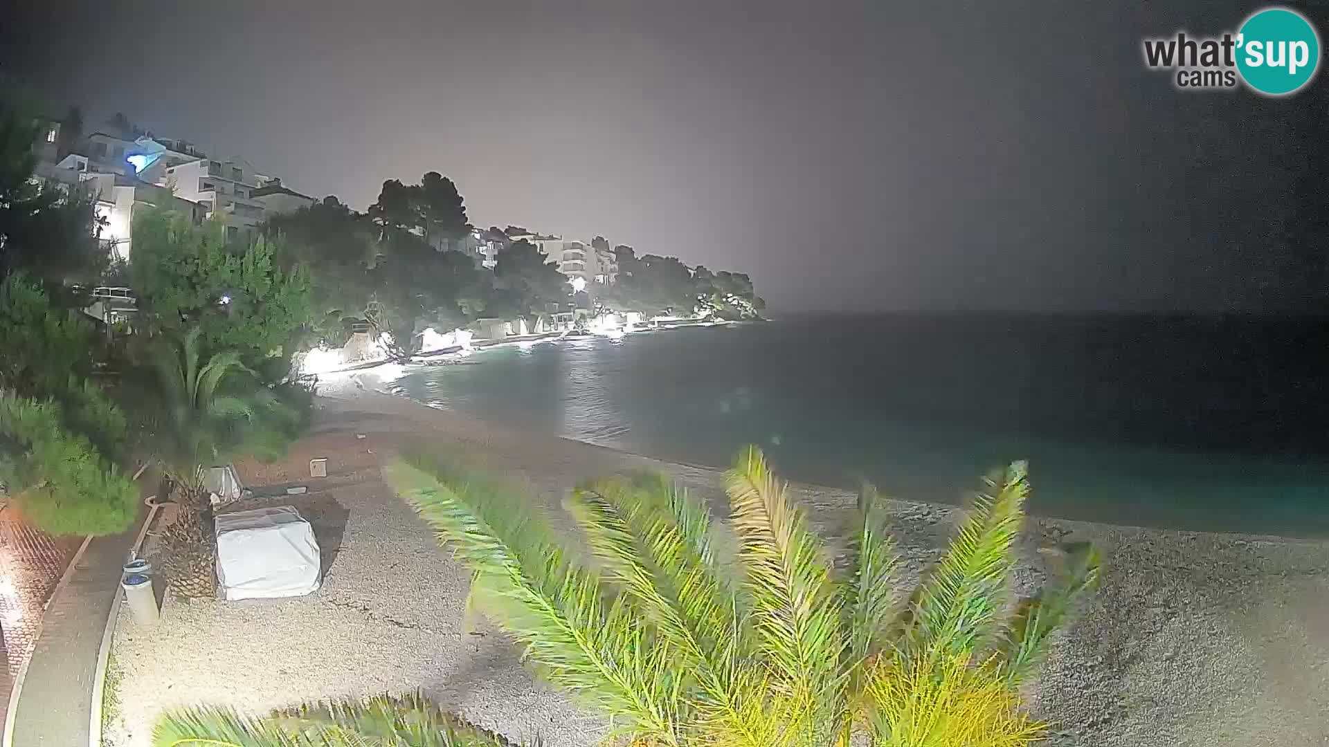 Web kamera Plaža Lučica Brela – Pogled uživo na jadransku obalu