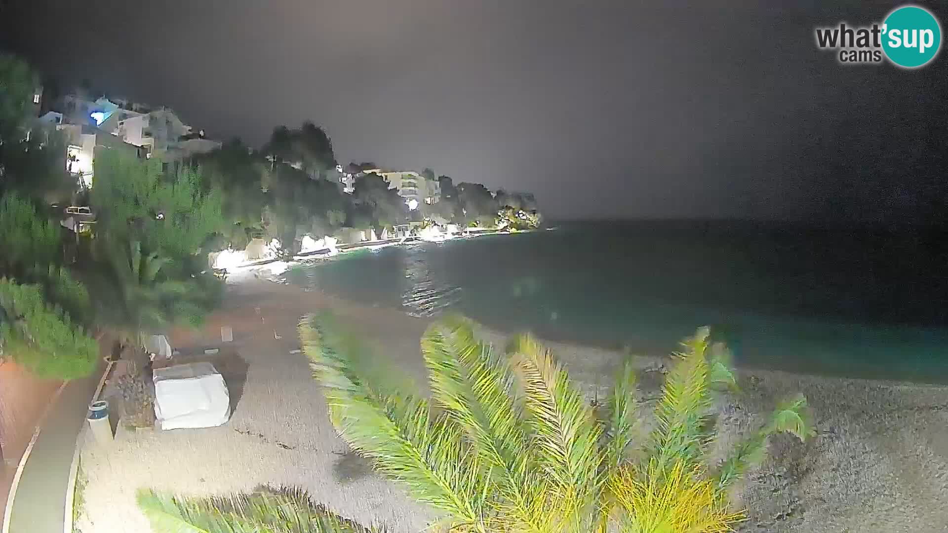 Spletna kamera Plaža Lučica Brela – Pogled v živo na Jadransko obalo