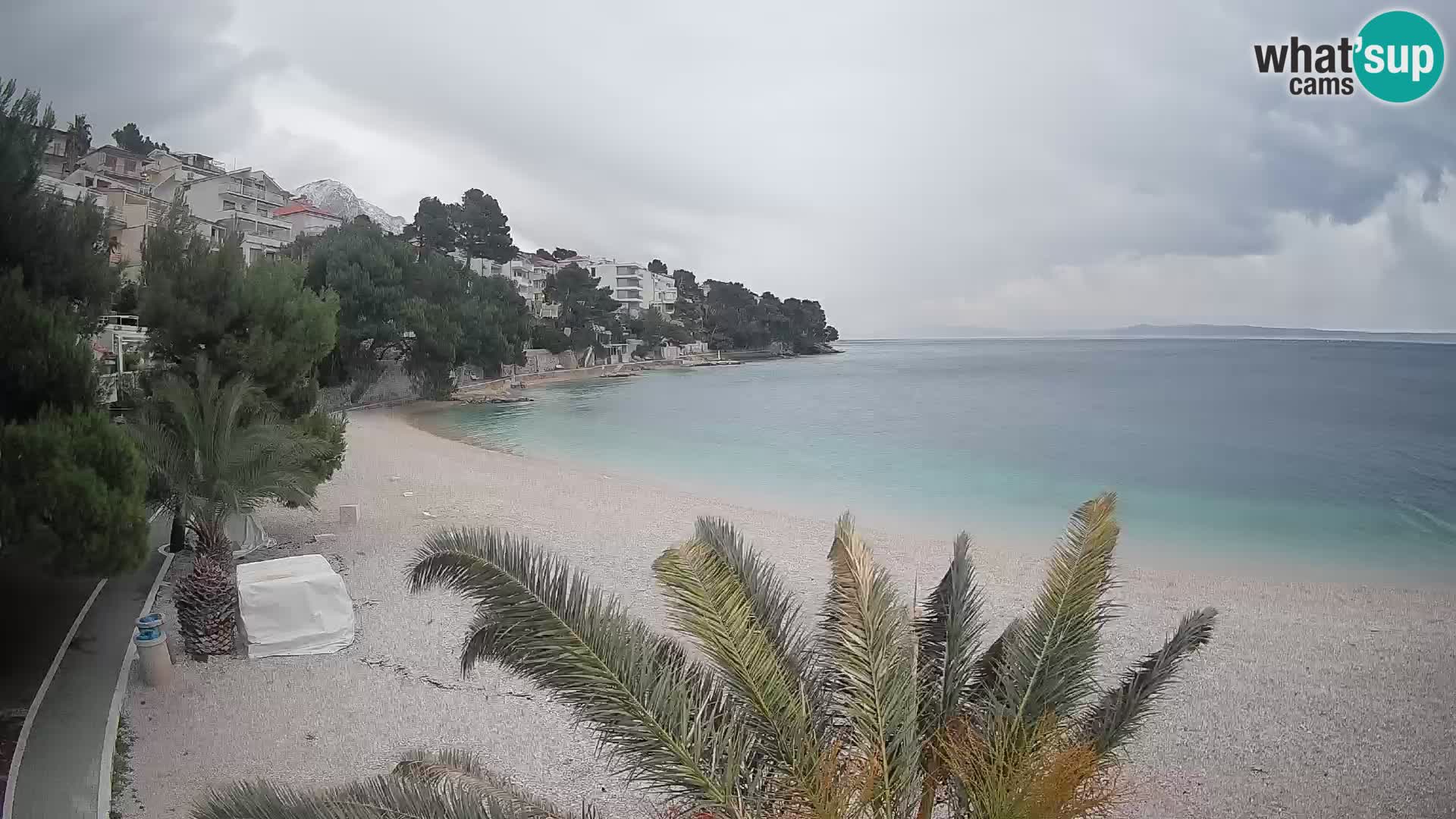 Spletna kamera Plaža Lučica Brela – Pogled v živo na Jadransko obalo