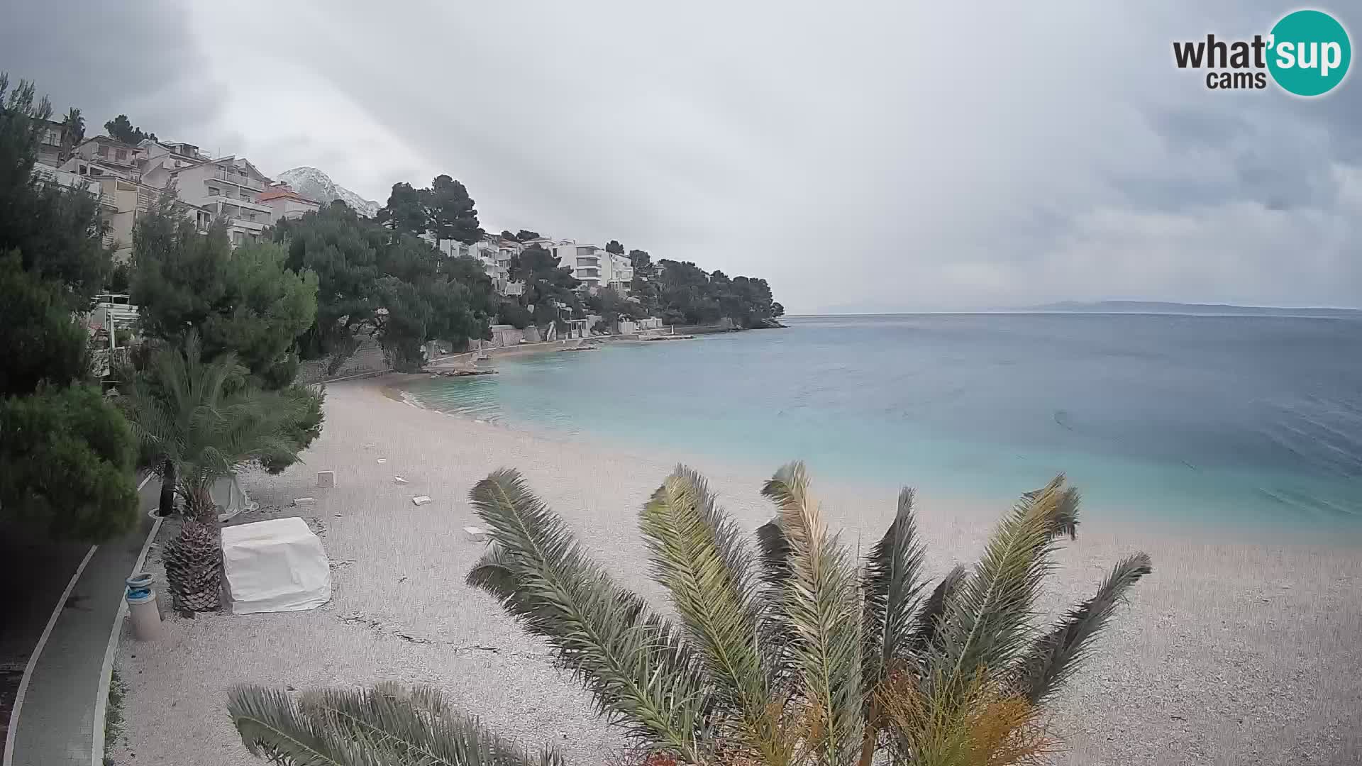 Web kamera Plaža Lučica Brela – Pogled uživo na jadransku obalu