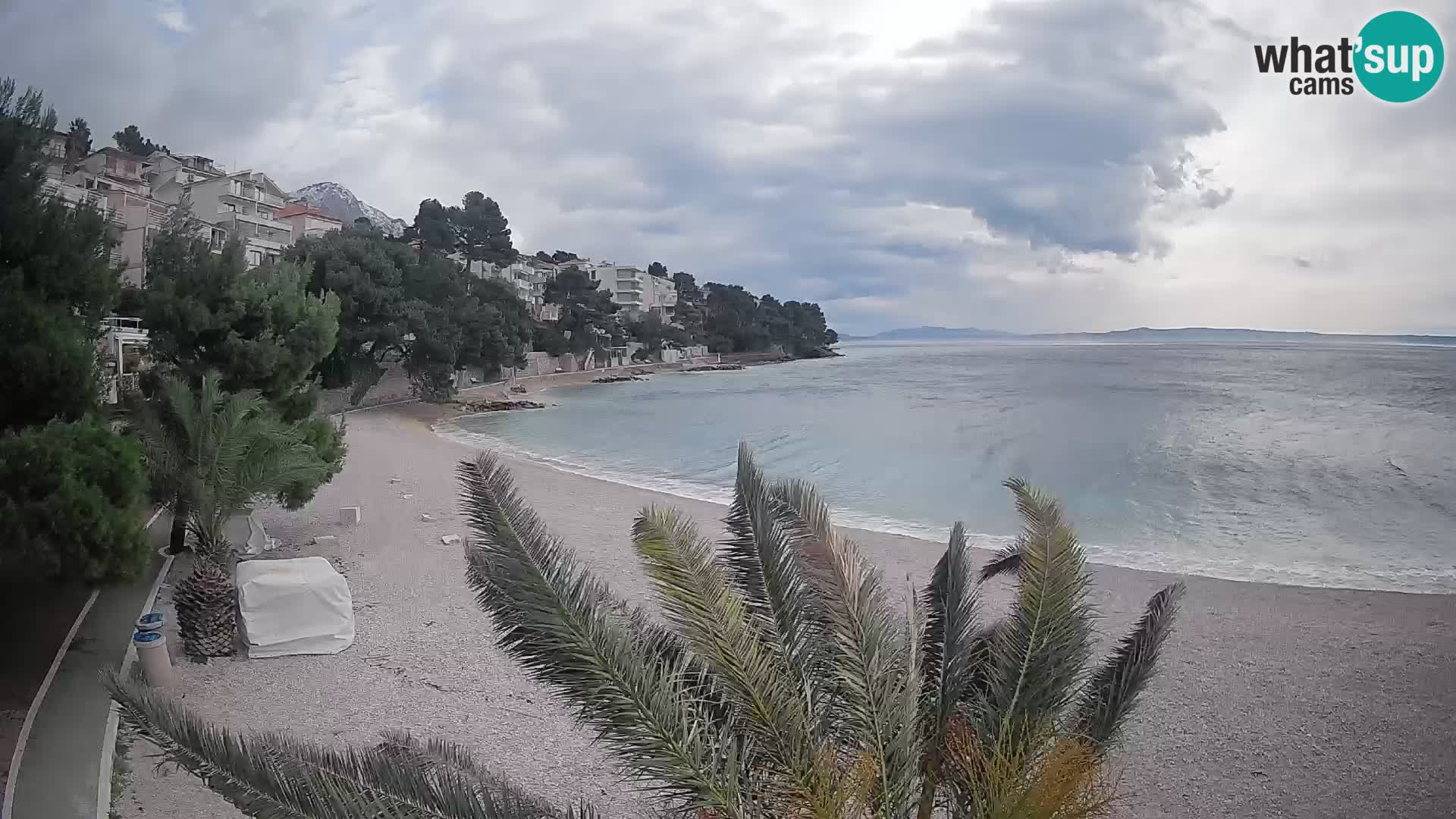 Spletna kamera Plaža Lučica Brela – Pogled v živo na Jadransko obalo