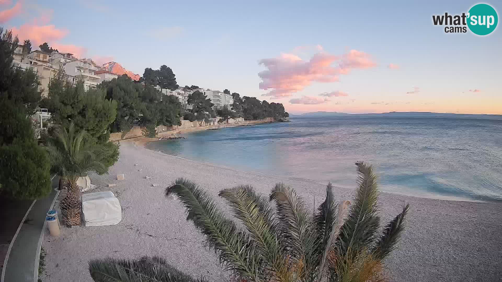 Spletna kamera Plaža Lučica Brela – Pogled v živo na Jadransko obalo