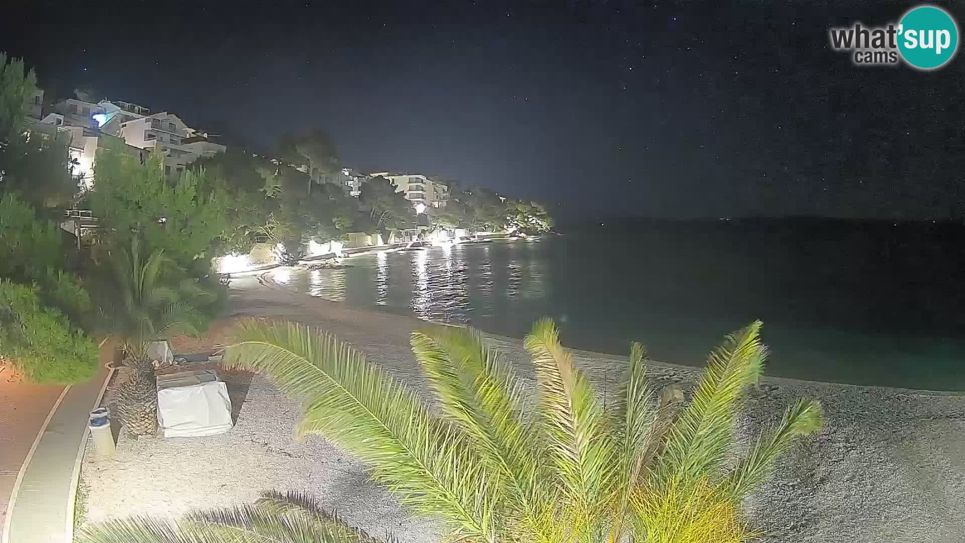 Spletna kamera Plaža Lučica Brela – Pogled v živo na Jadransko obalo