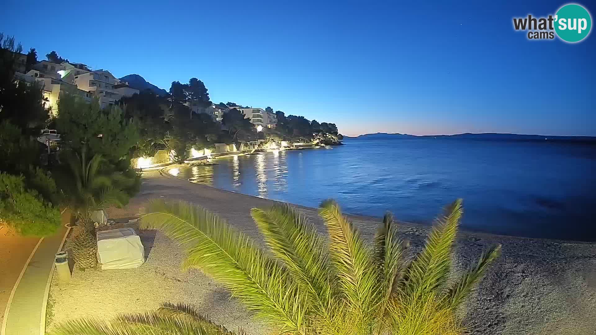 Web kamera Plaža Lučica Brela – Pogled uživo na jadransku obalu