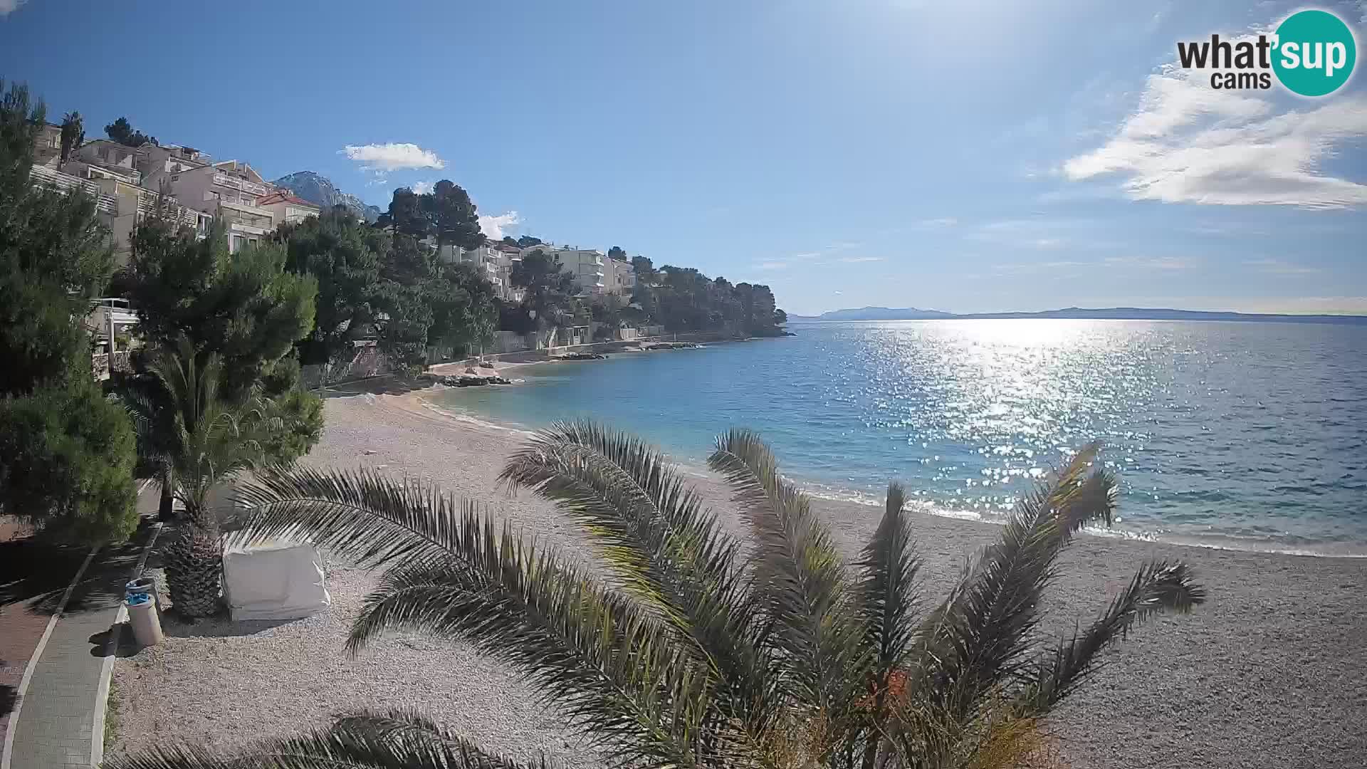 Spletna kamera Plaža Lučica Brela – Pogled v živo na Jadransko obalo