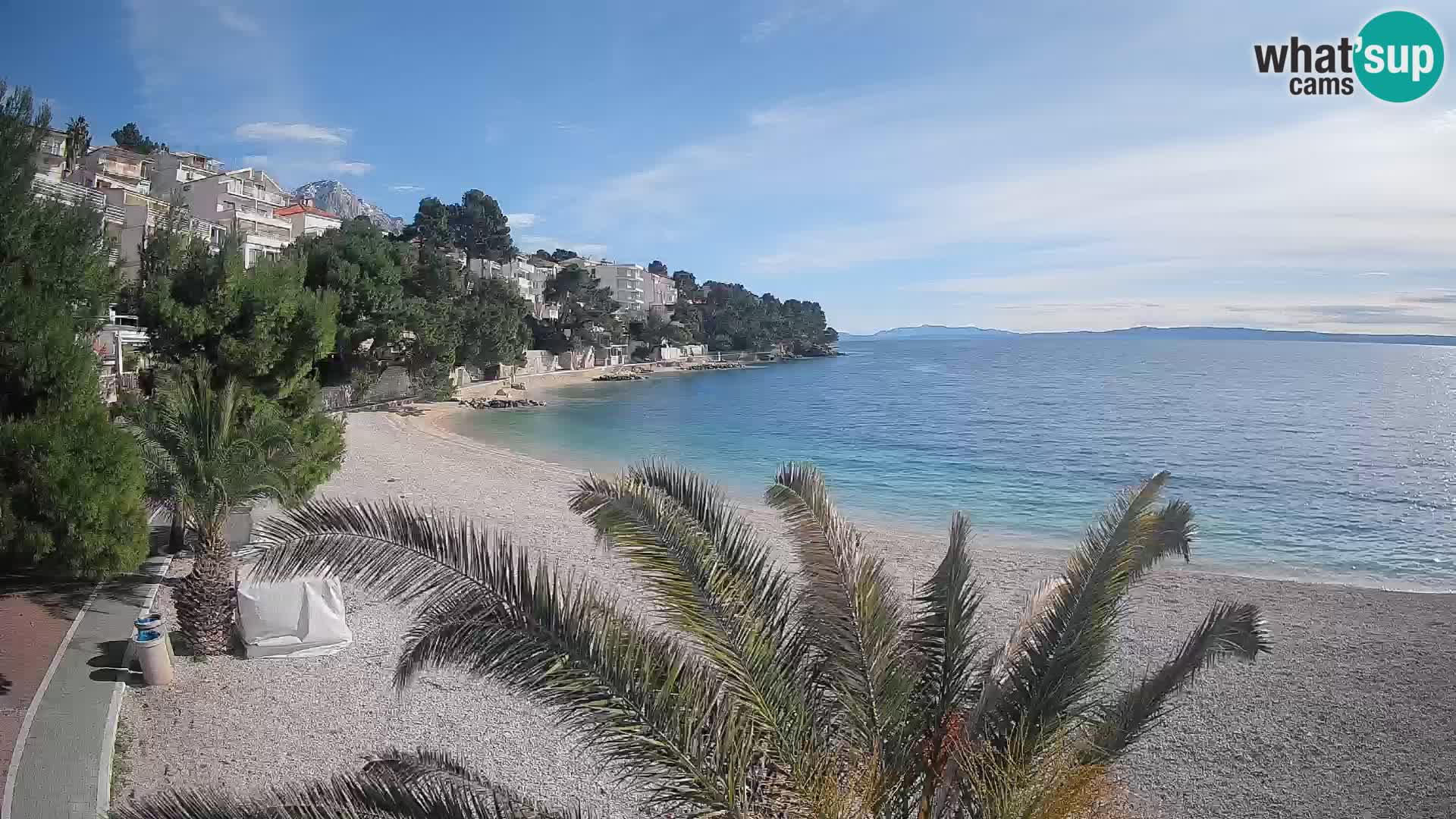 Spletna kamera Plaža Lučica Brela – Pogled v živo na Jadransko obalo