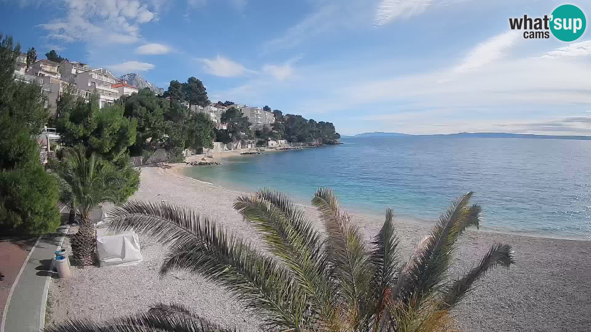Spletna kamera Plaža Lučica Brela – Pogled v živo na Jadransko obalo