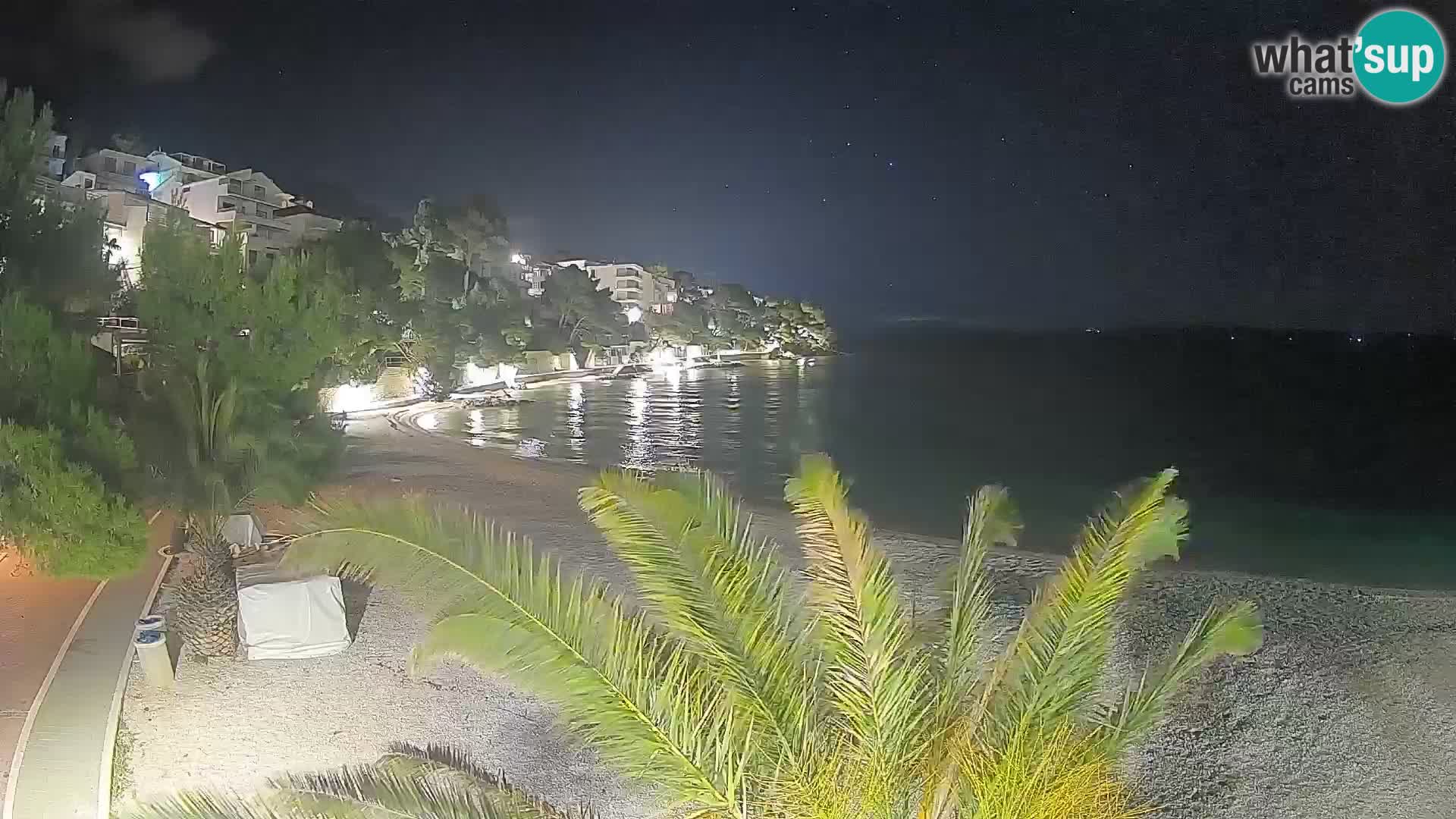 Web kamera Plaža Lučica Brela – Pogled uživo na jadransku obalu