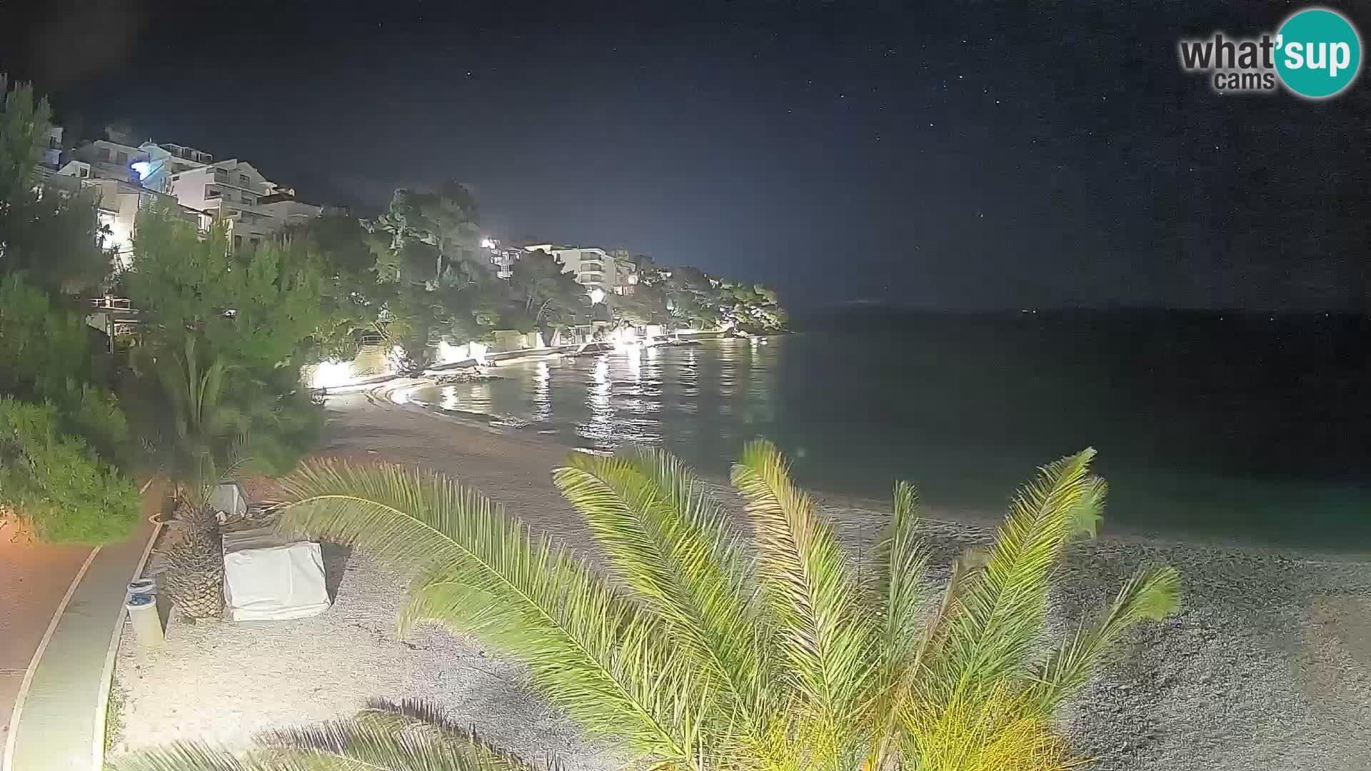 Spletna kamera Plaža Lučica Brela – Pogled v živo na Jadransko obalo