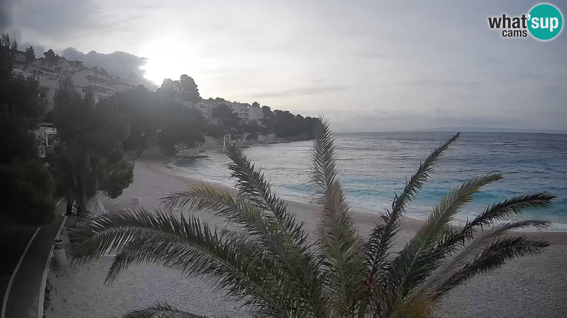 Spletna kamera Plaža Lučica Brela – Pogled v živo na Jadransko obalo