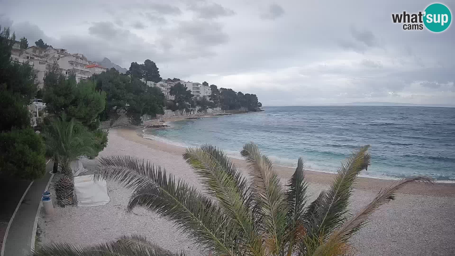 Web kamera Plaža Lučica Brela – Pogled uživo na jadransku obalu