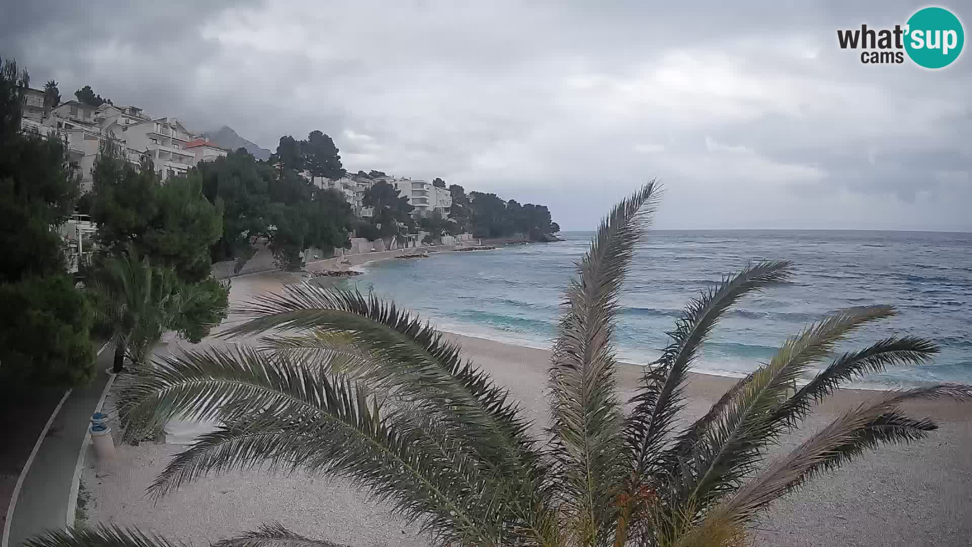 Web kamera Plaža Lučica Brela – Pogled uživo na jadransku obalu