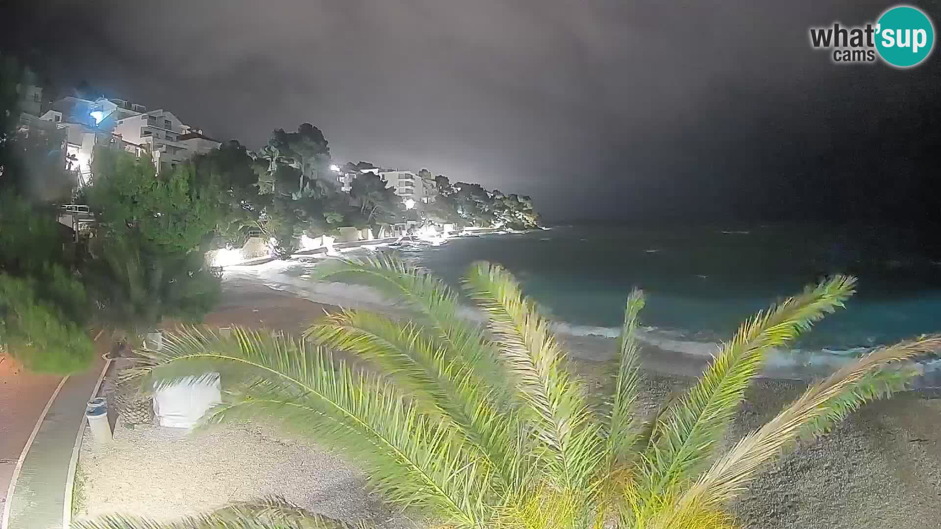 Spletna kamera Plaža Lučica Brela – Pogled v živo na Jadransko obalo