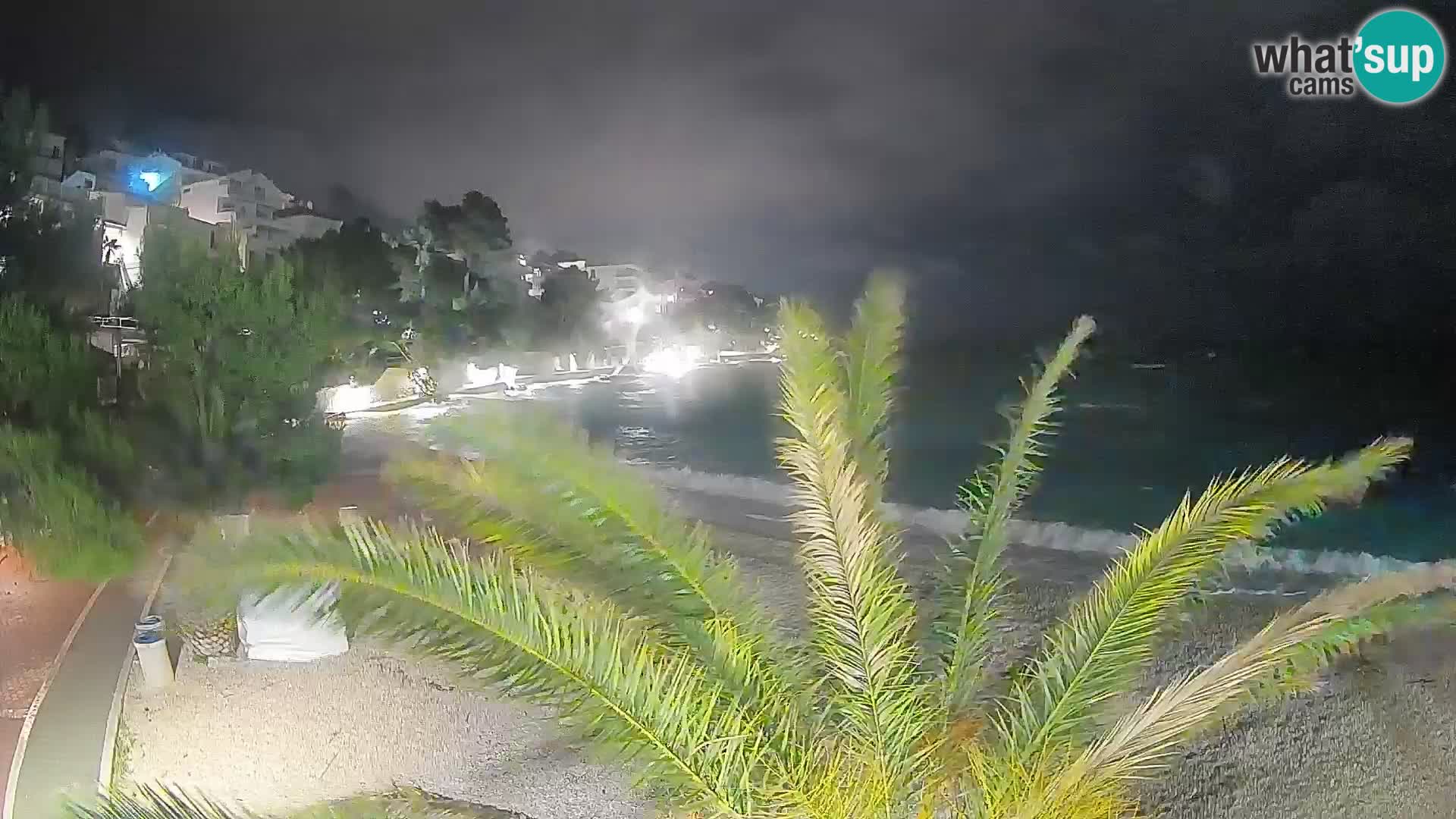 Spletna kamera Plaža Lučica Brela – Pogled v živo na Jadransko obalo