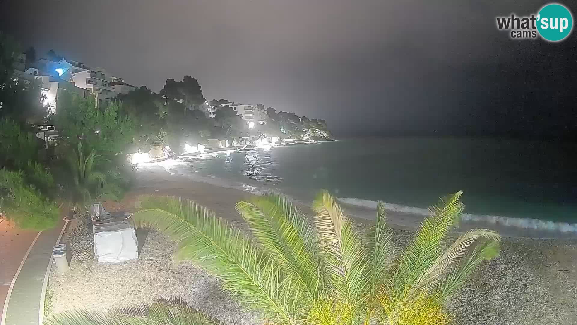 Web kamera Plaža Lučica Brela – Pogled uživo na jadransku obalu