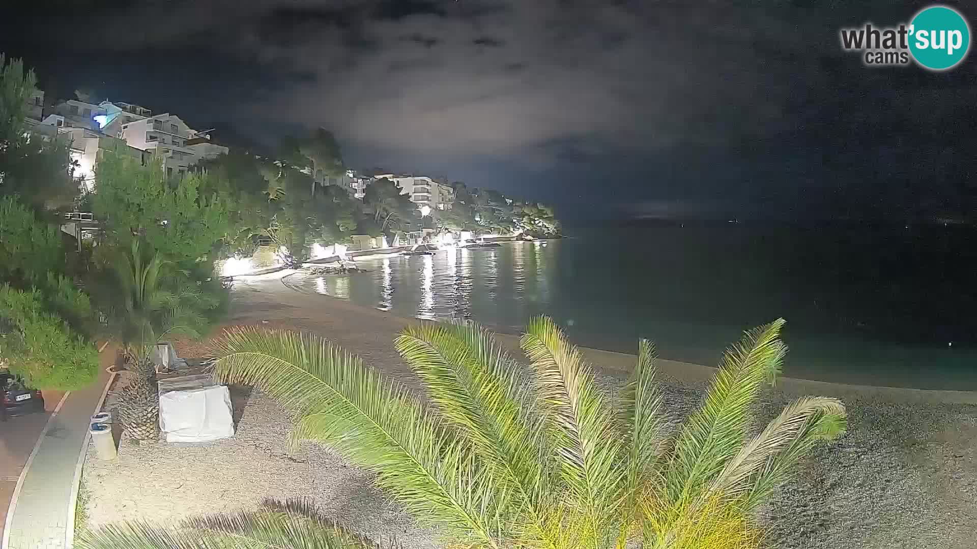 Web kamera Plaža Lučica Brela – Pogled uživo na jadransku obalu