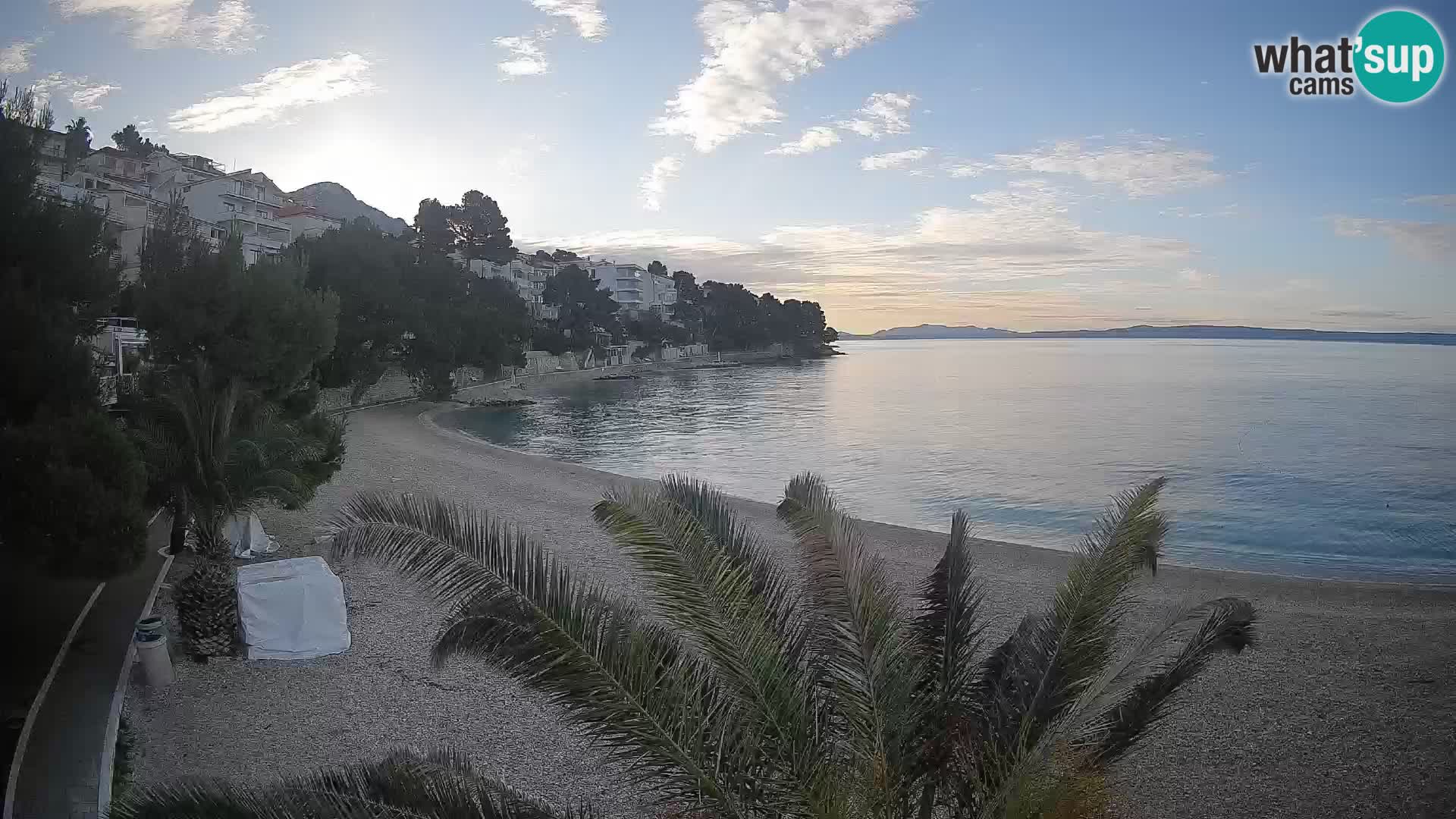 Web kamera Plaža Lučica Brela – Pogled uživo na jadransku obalu