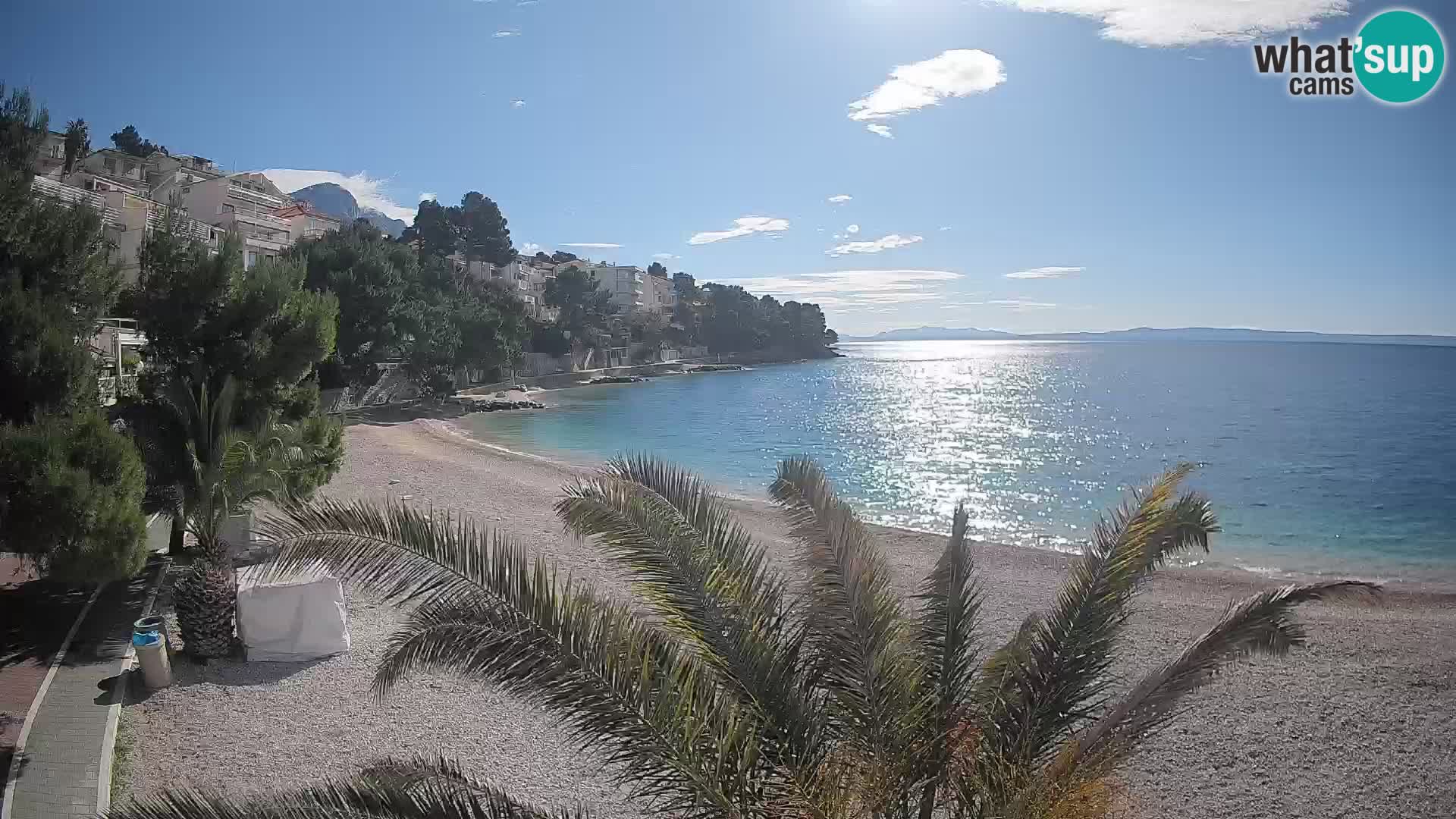 Web kamera Plaža Lučica Brela – Pogled uživo na jadransku obalu