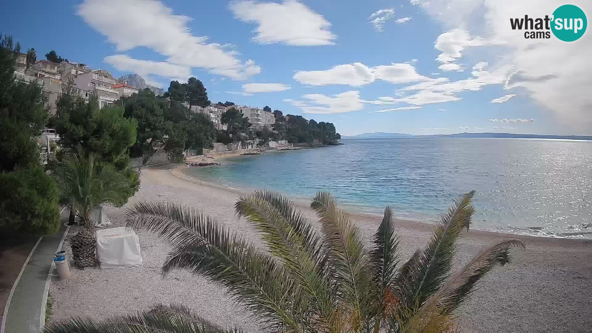 Spletna kamera Plaža Lučica Brela – Pogled v živo na Jadransko obalo