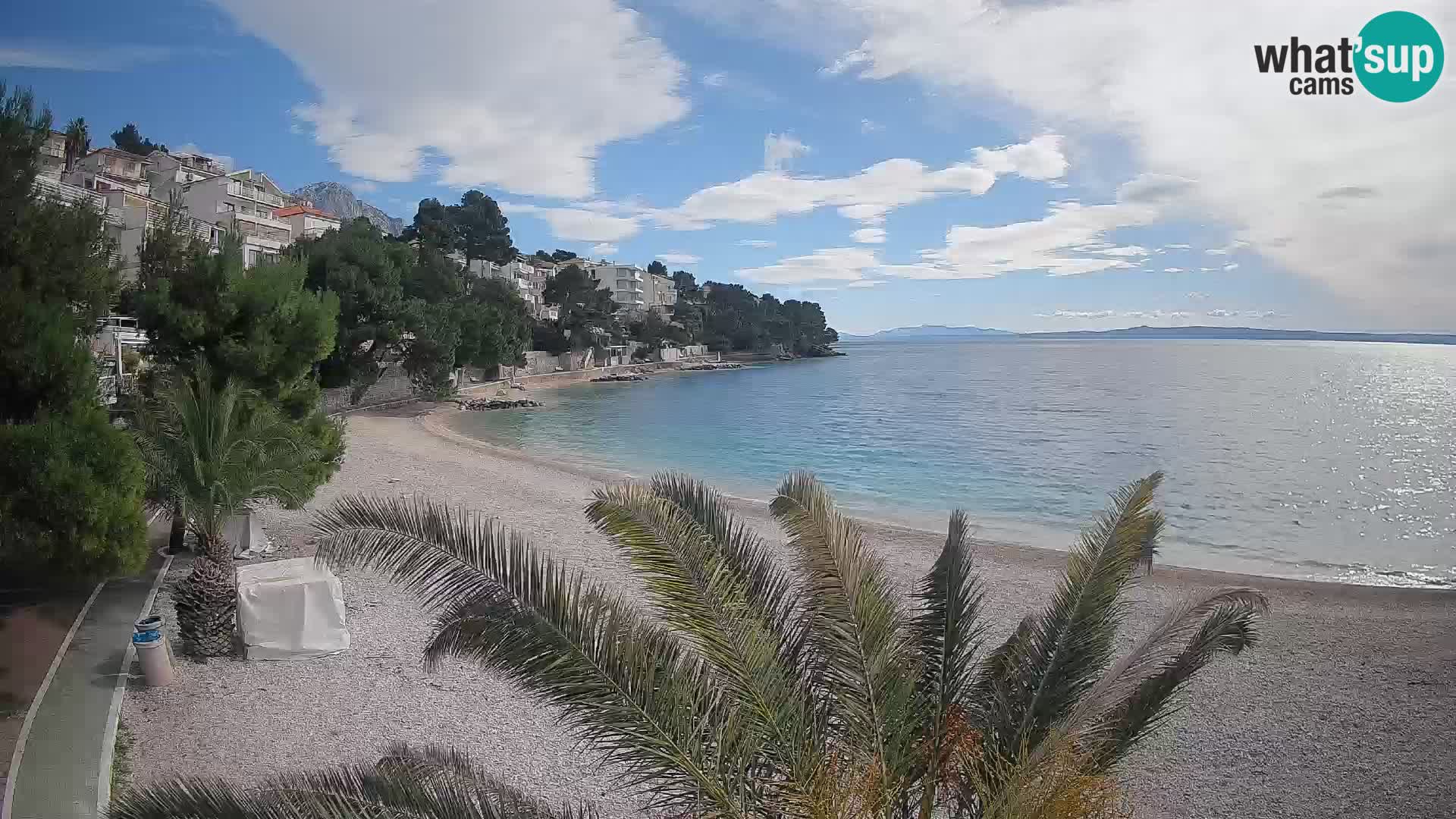 Web kamera Plaža Lučica Brela – Pogled uživo na jadransku obalu