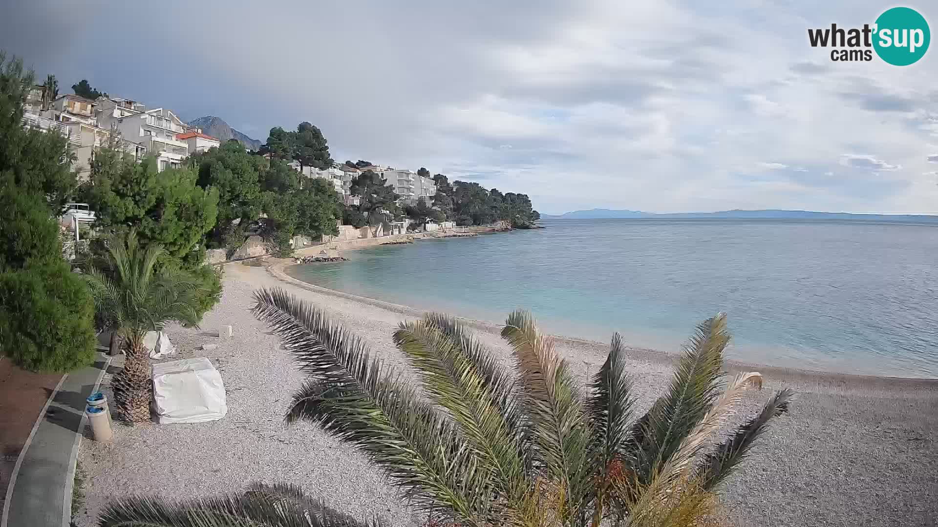 Spletna kamera Plaža Lučica Brela – Pogled v živo na Jadransko obalo