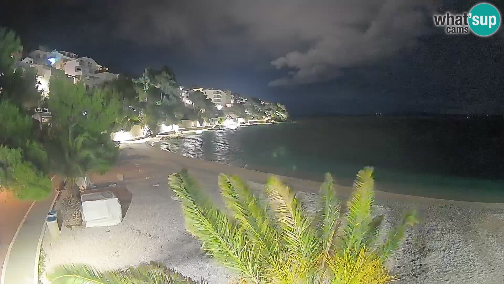 Spletna kamera Plaža Lučica Brela – Pogled v živo na Jadransko obalo