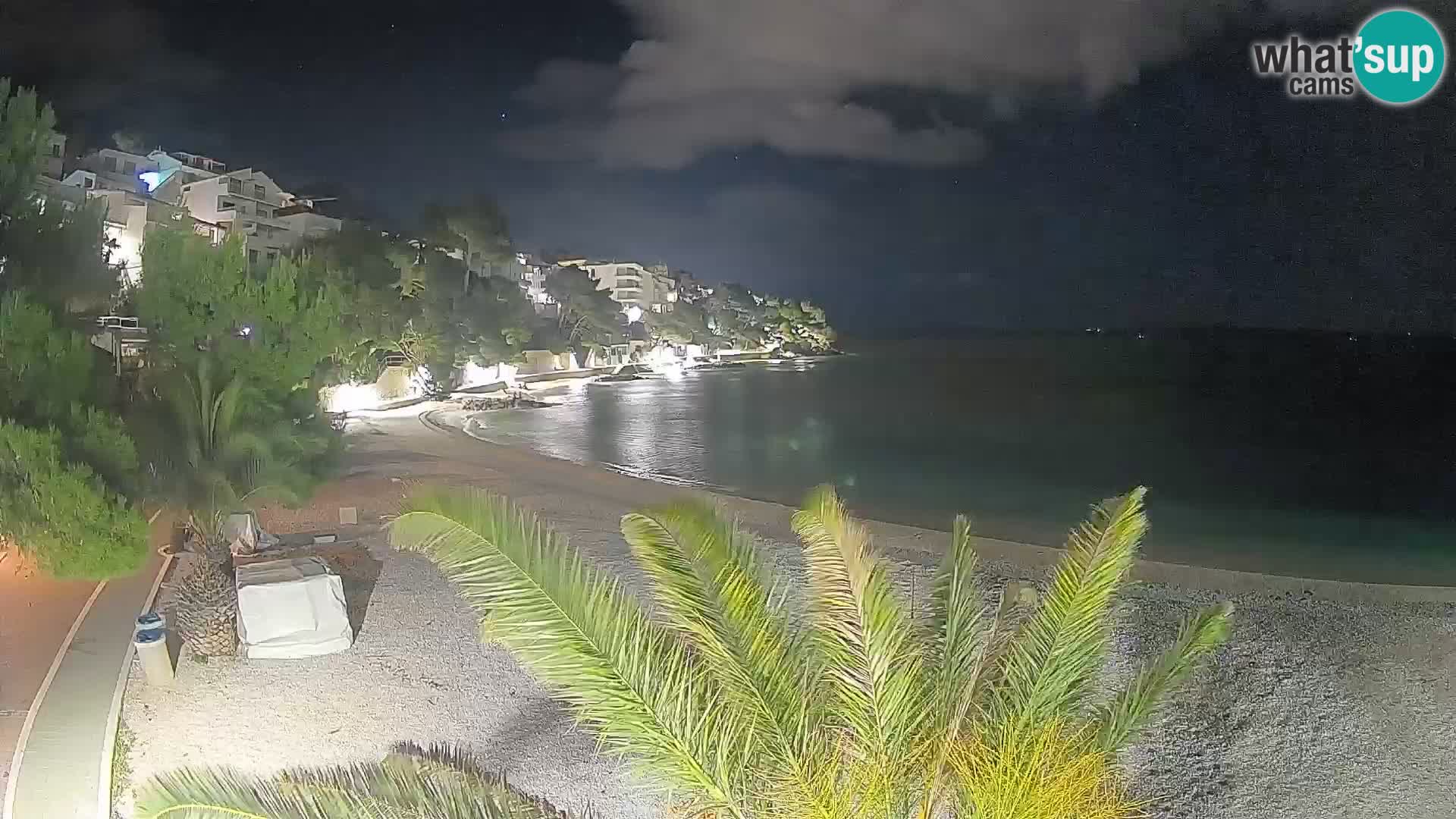 Spletna kamera Plaža Lučica Brela – Pogled v živo na Jadransko obalo