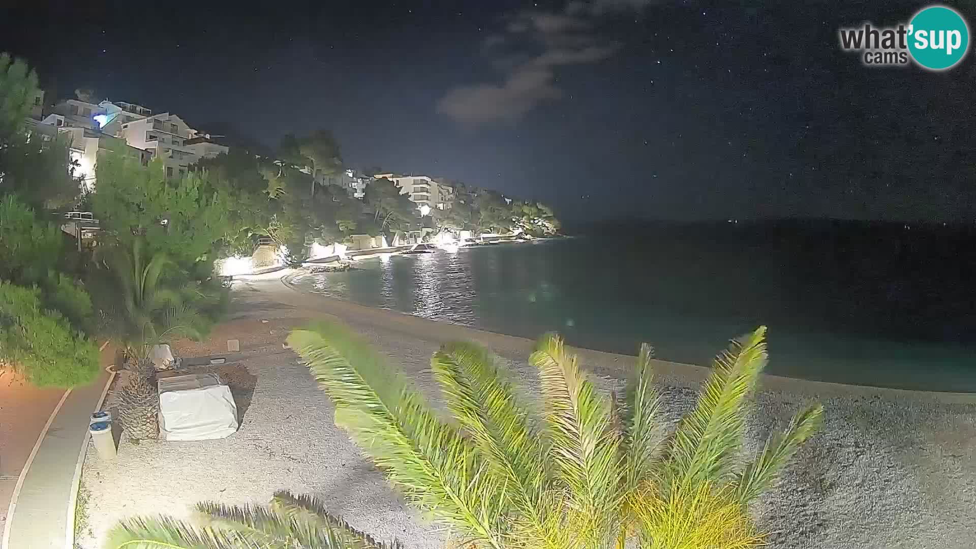 Spletna kamera Plaža Lučica Brela – Pogled v živo na Jadransko obalo