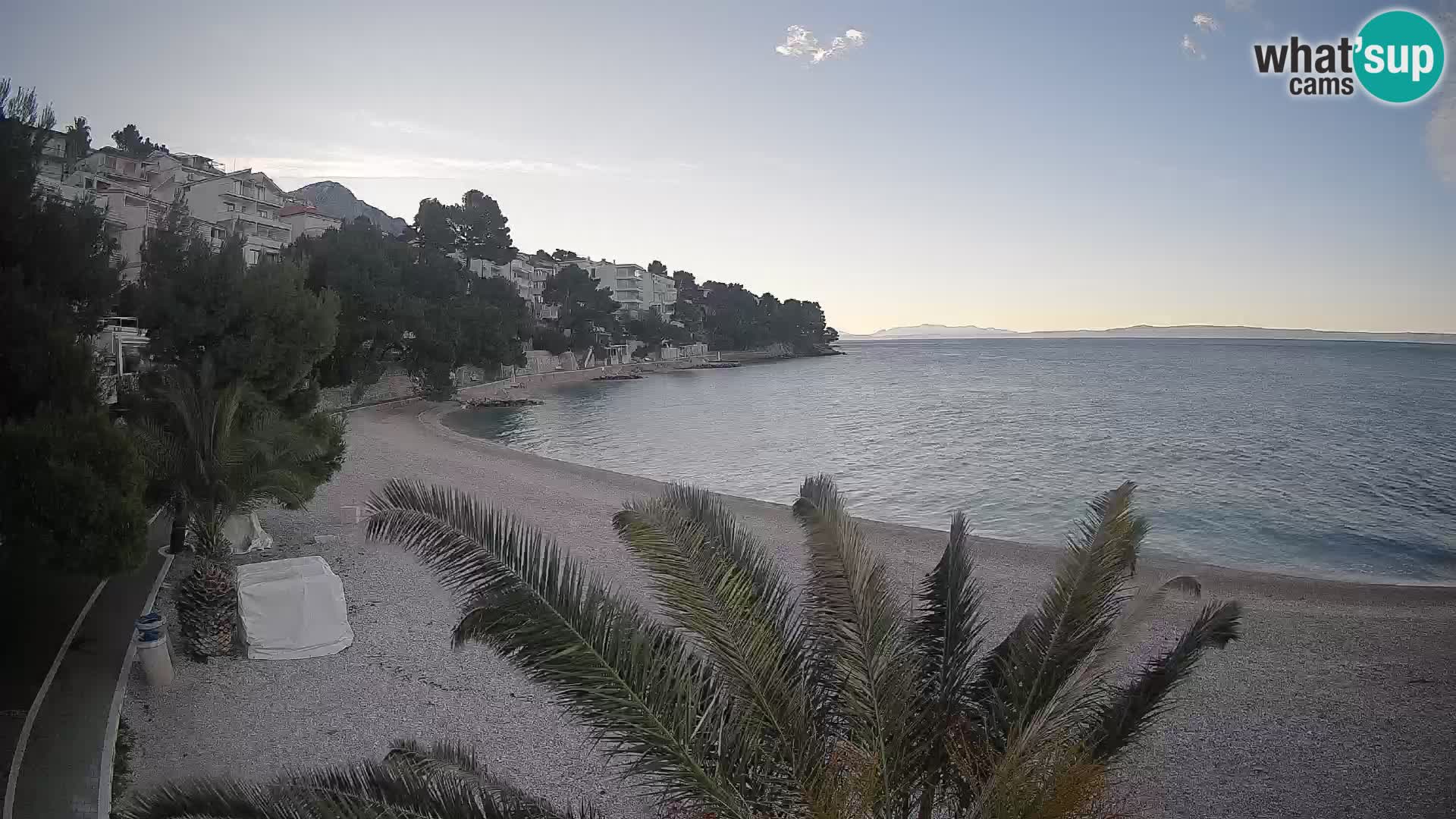 Web kamera Plaža Lučica Brela – Pogled uživo na jadransku obalu