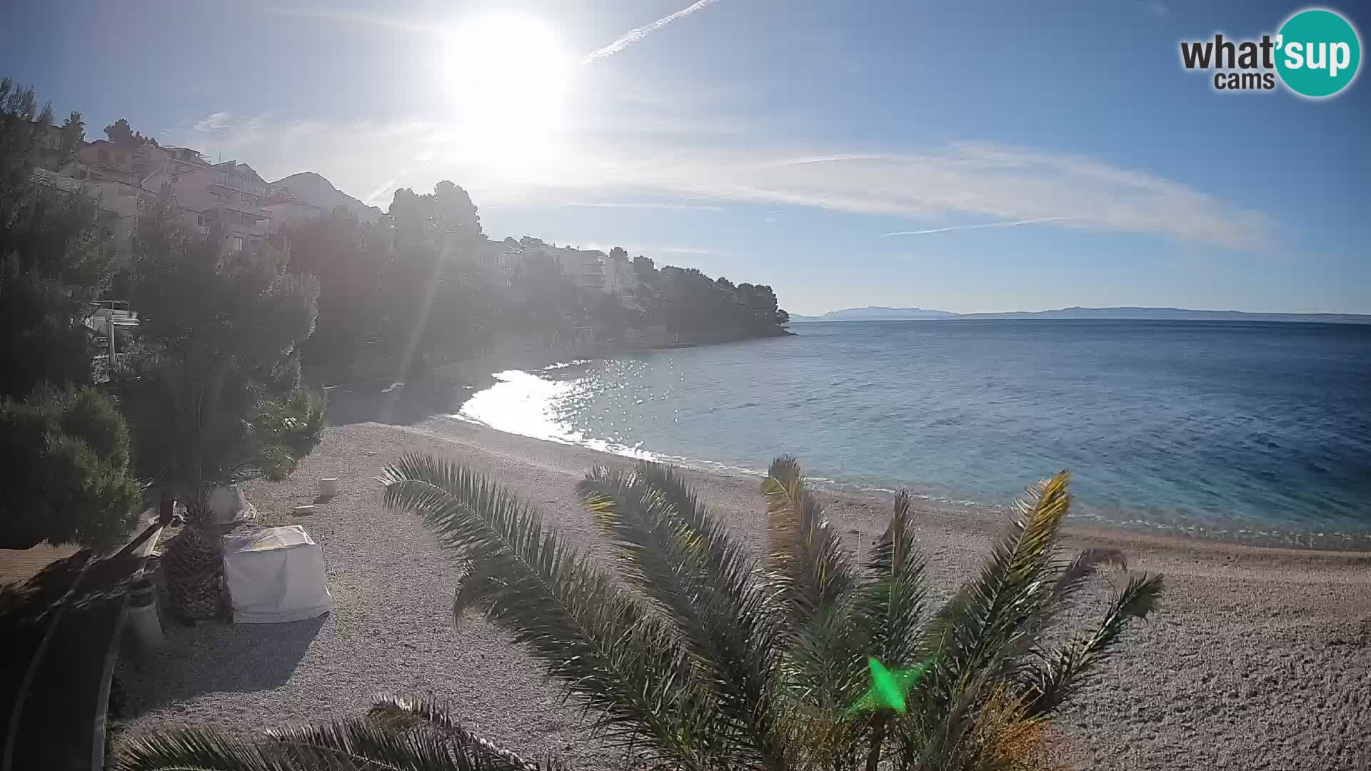 Web kamera Plaža Lučica Brela – Pogled uživo na jadransku obalu