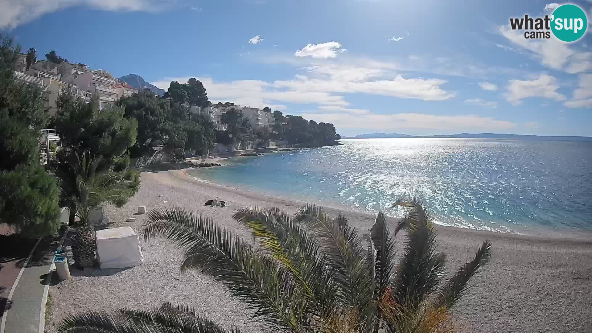 Web kamera Plaža Lučica Brela – Pogled uživo na jadransku obalu