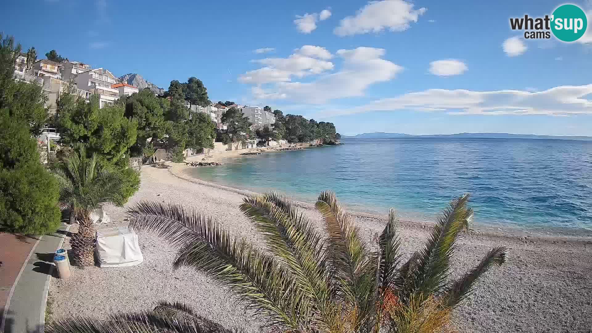 Web kamera Plaža Lučica Brela – Pogled uživo na jadransku obalu