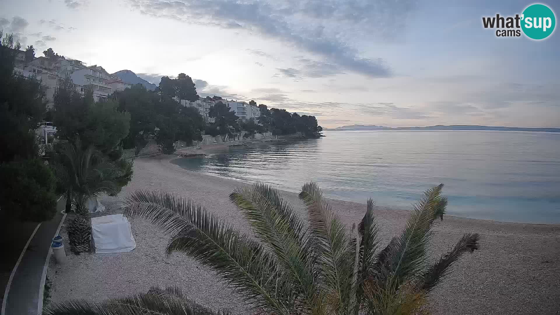 Spletna kamera Plaža Lučica Brela – Pogled v živo na Jadransko obalo