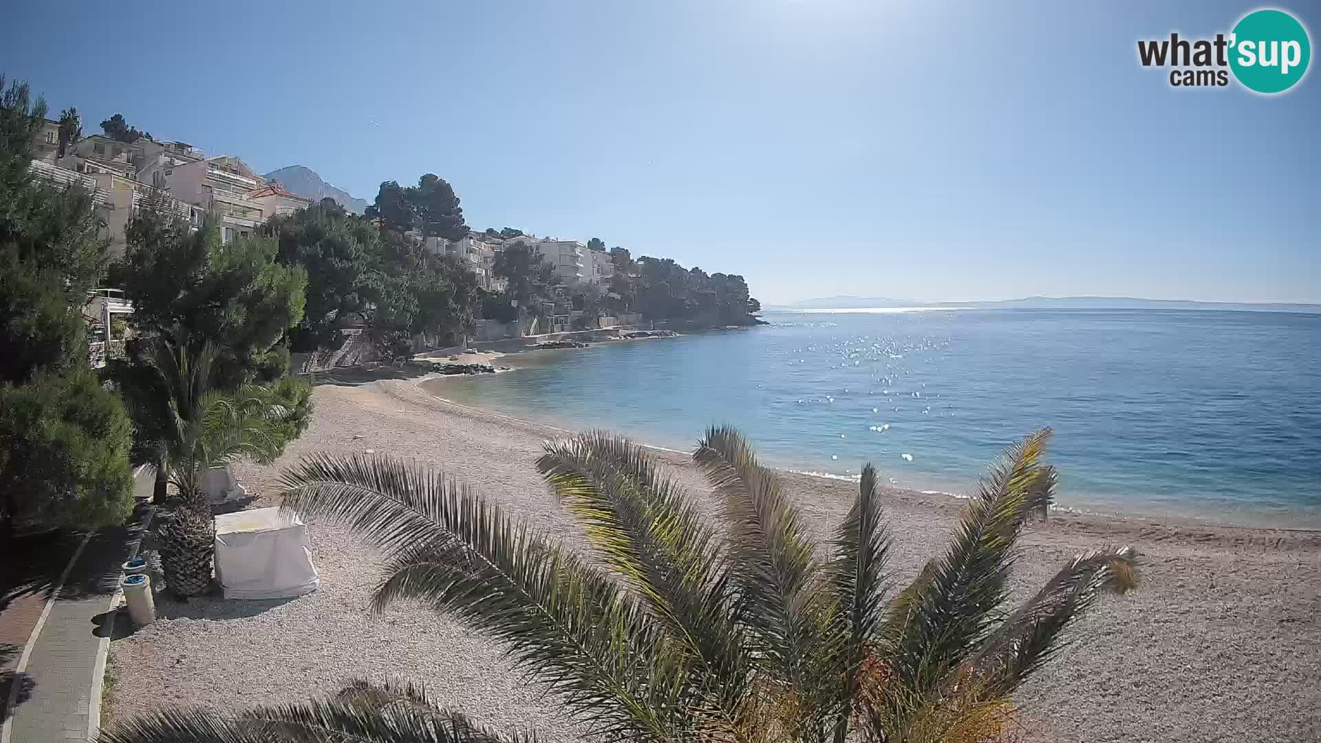 Web kamera Plaža Lučica Brela – Pogled uživo na jadransku obalu