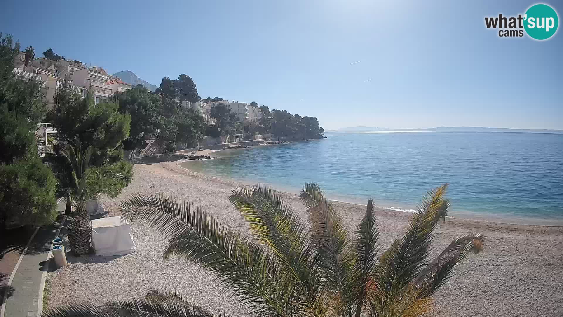 Web kamera Plaža Lučica Brela – Pogled uživo na jadransku obalu