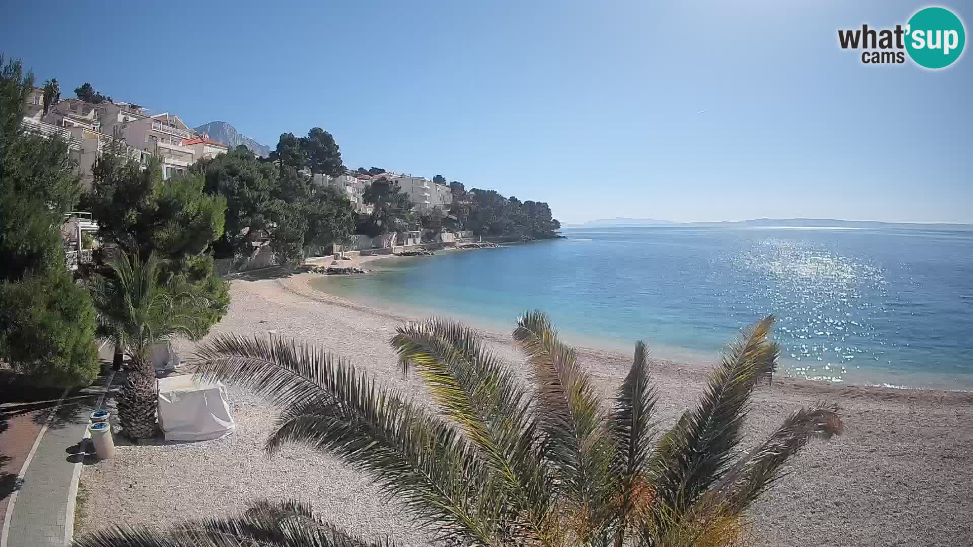 Web kamera Plaža Lučica Brela – Pogled uživo na jadransku obalu