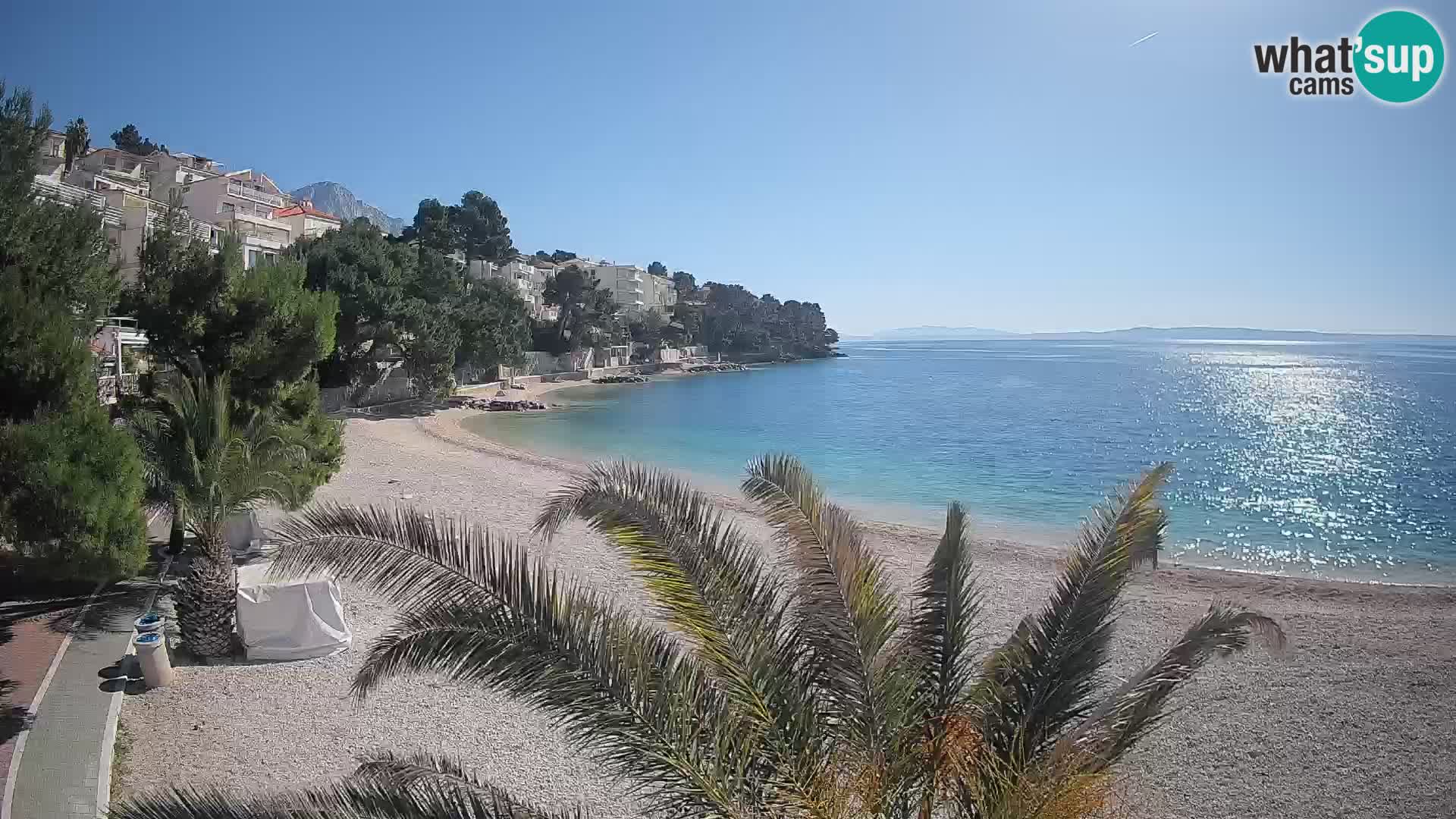 Web kamera Plaža Lučica Brela – Pogled uživo na jadransku obalu