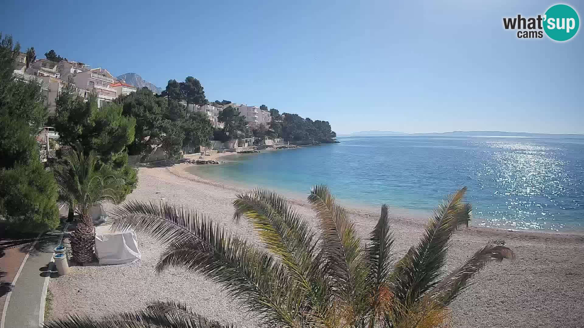 Web kamera Plaža Lučica Brela – Pogled uživo na jadransku obalu