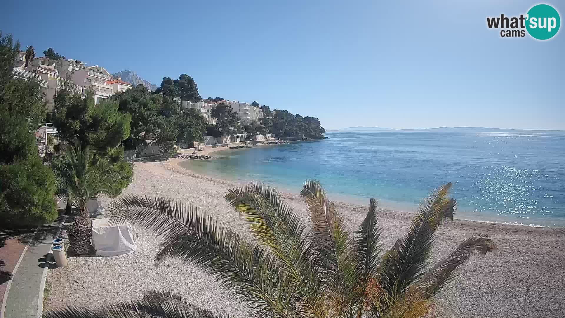 Spletna kamera Plaža Lučica Brela – Pogled v živo na Jadransko obalo