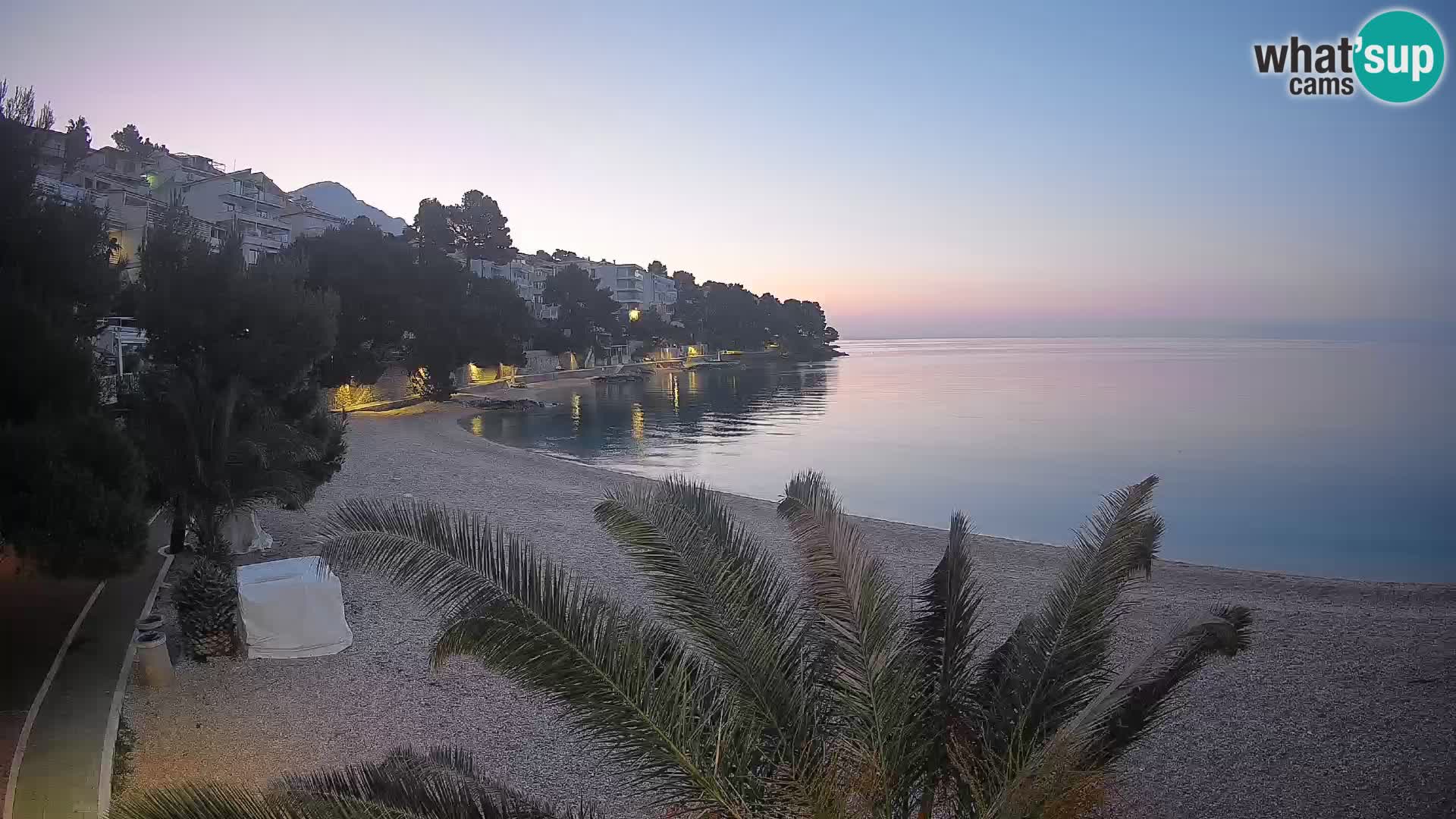 Web kamera Plaža Lučica Brela – Pogled uživo na jadransku obalu