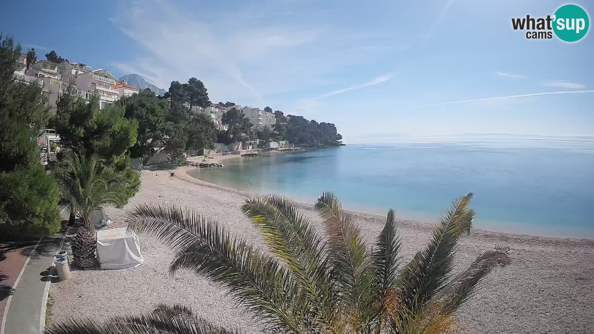 Web kamera Plaža Lučica Brela – Pogled uživo na jadransku obalu