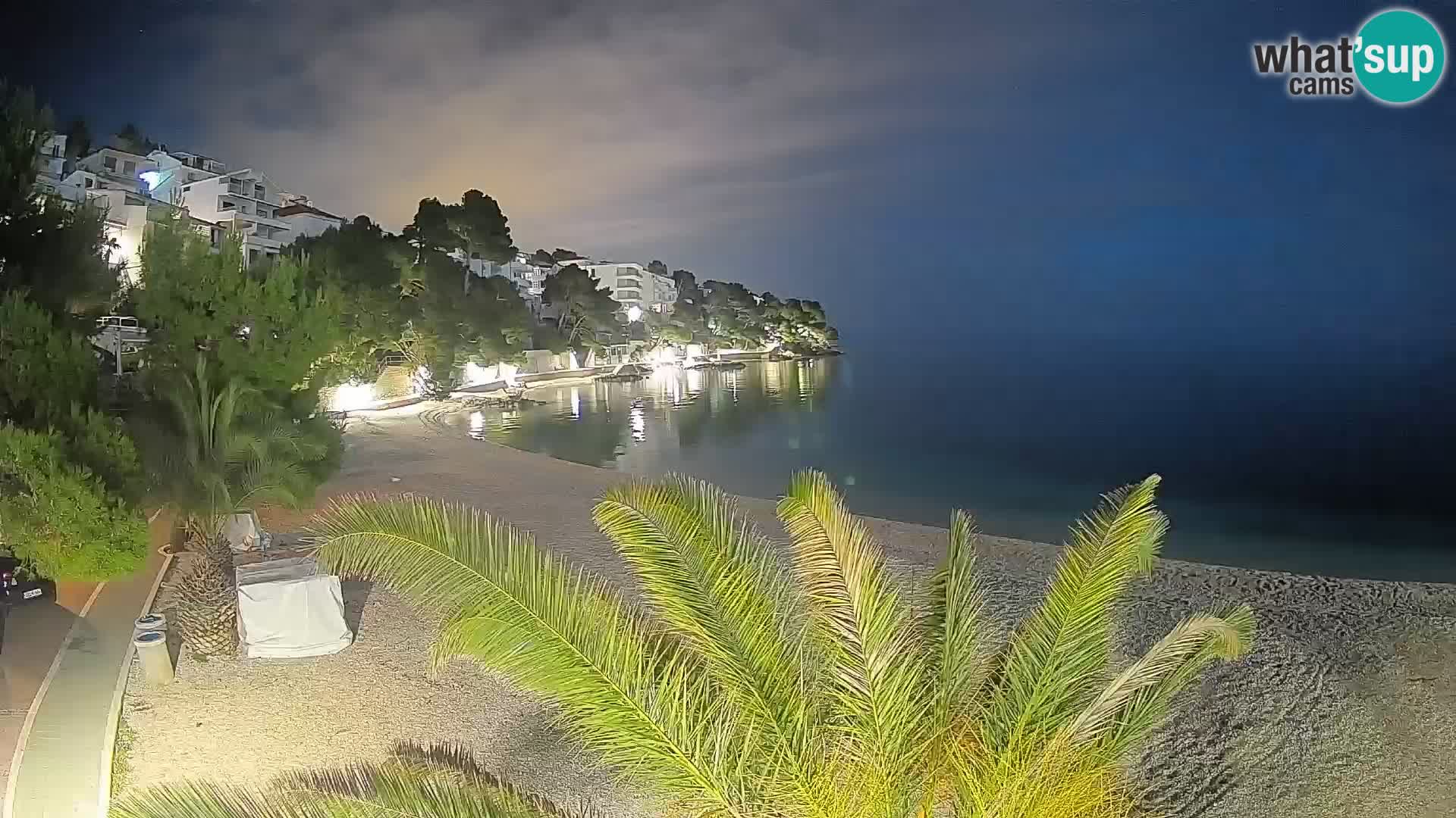 Spletna kamera Plaža Lučica Brela – Pogled v živo na Jadransko obalo