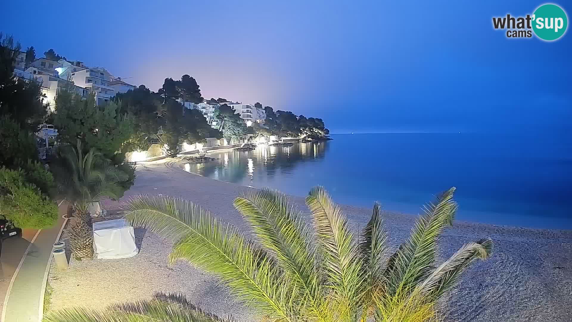 Web kamera Plaža Lučica Brela – Pogled uživo na jadransku obalu