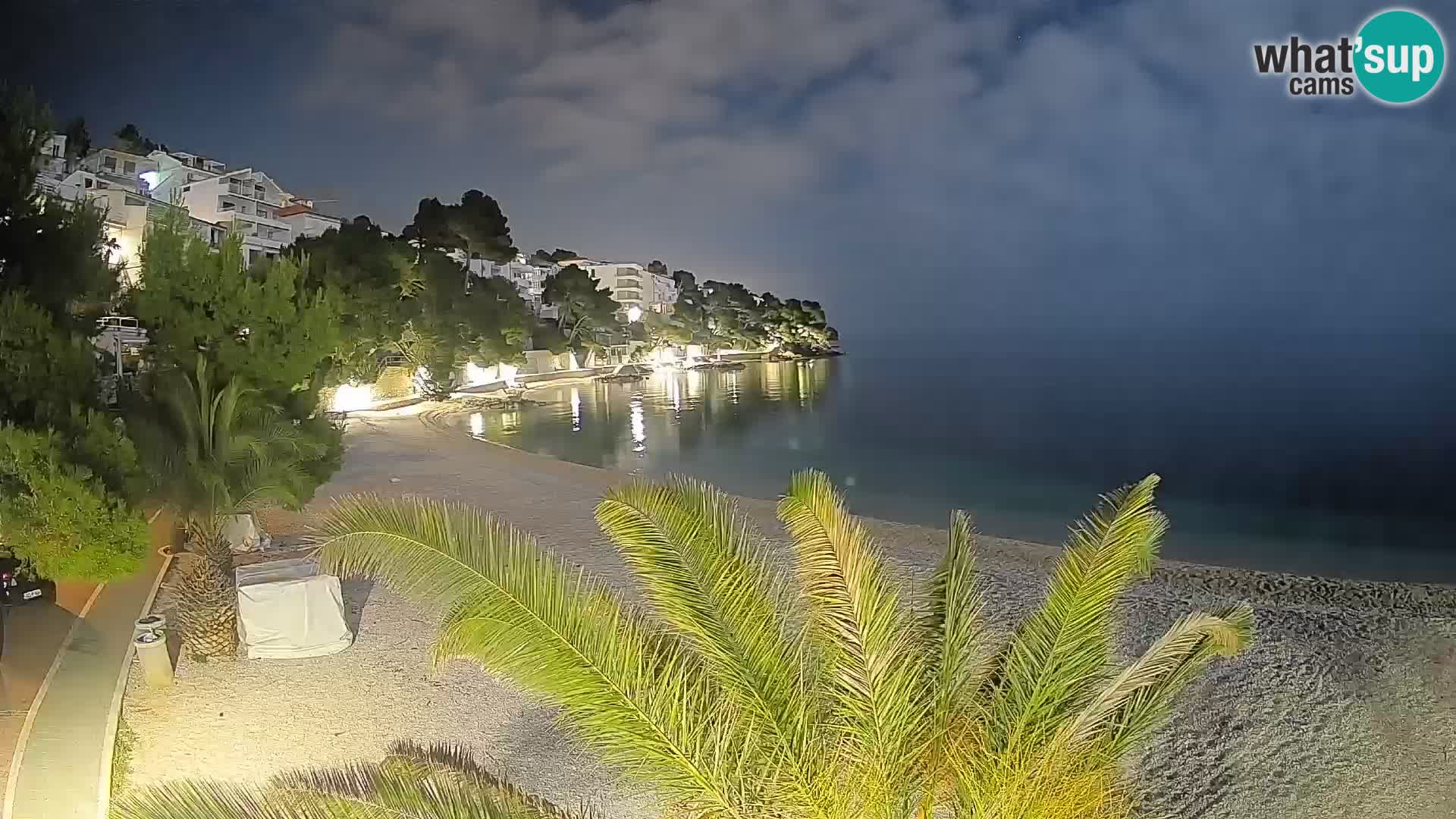 Web kamera Plaža Lučica Brela – Pogled uživo na jadransku obalu